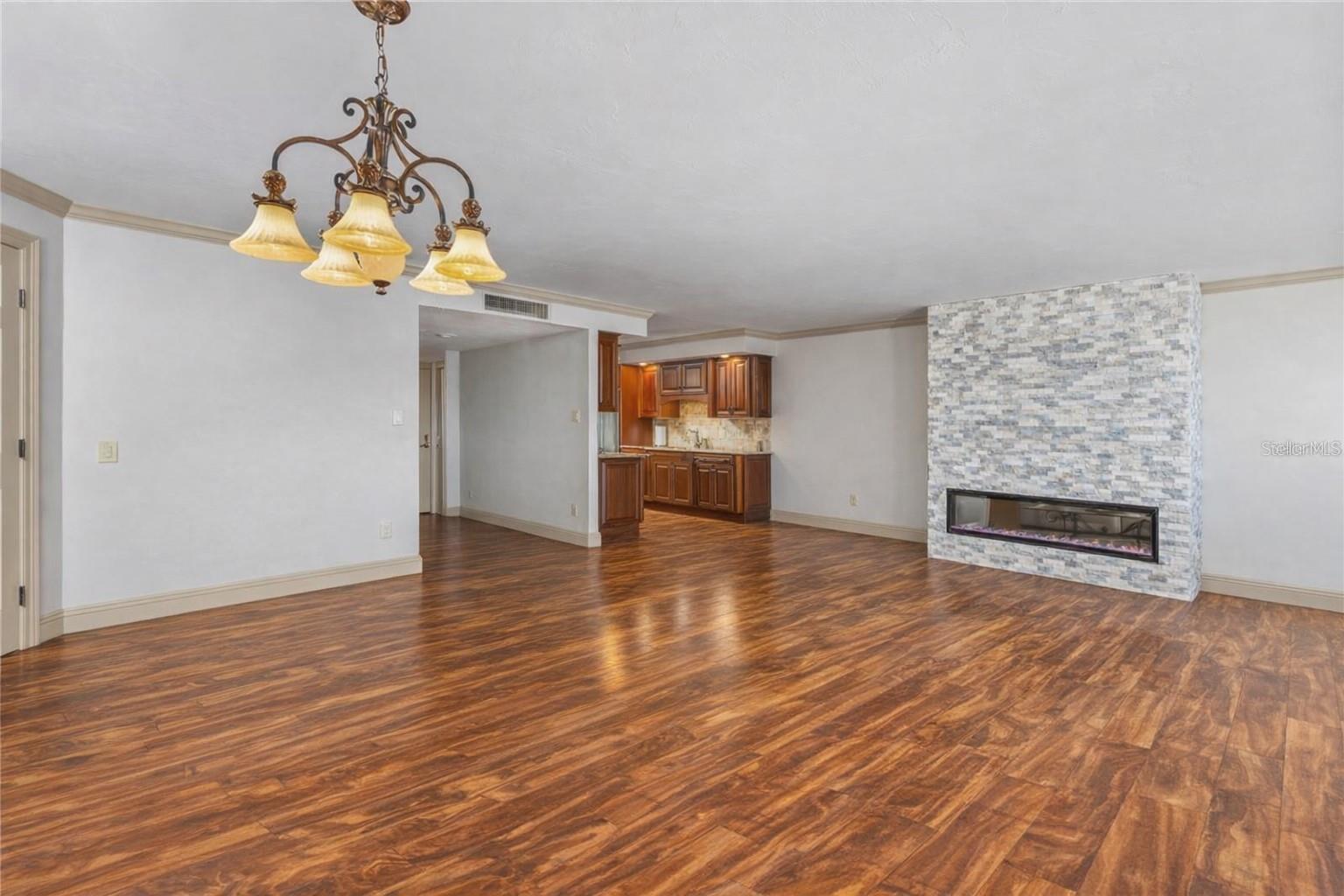 Image 9 of 18 For 435 Gulfstream Avenue 1103