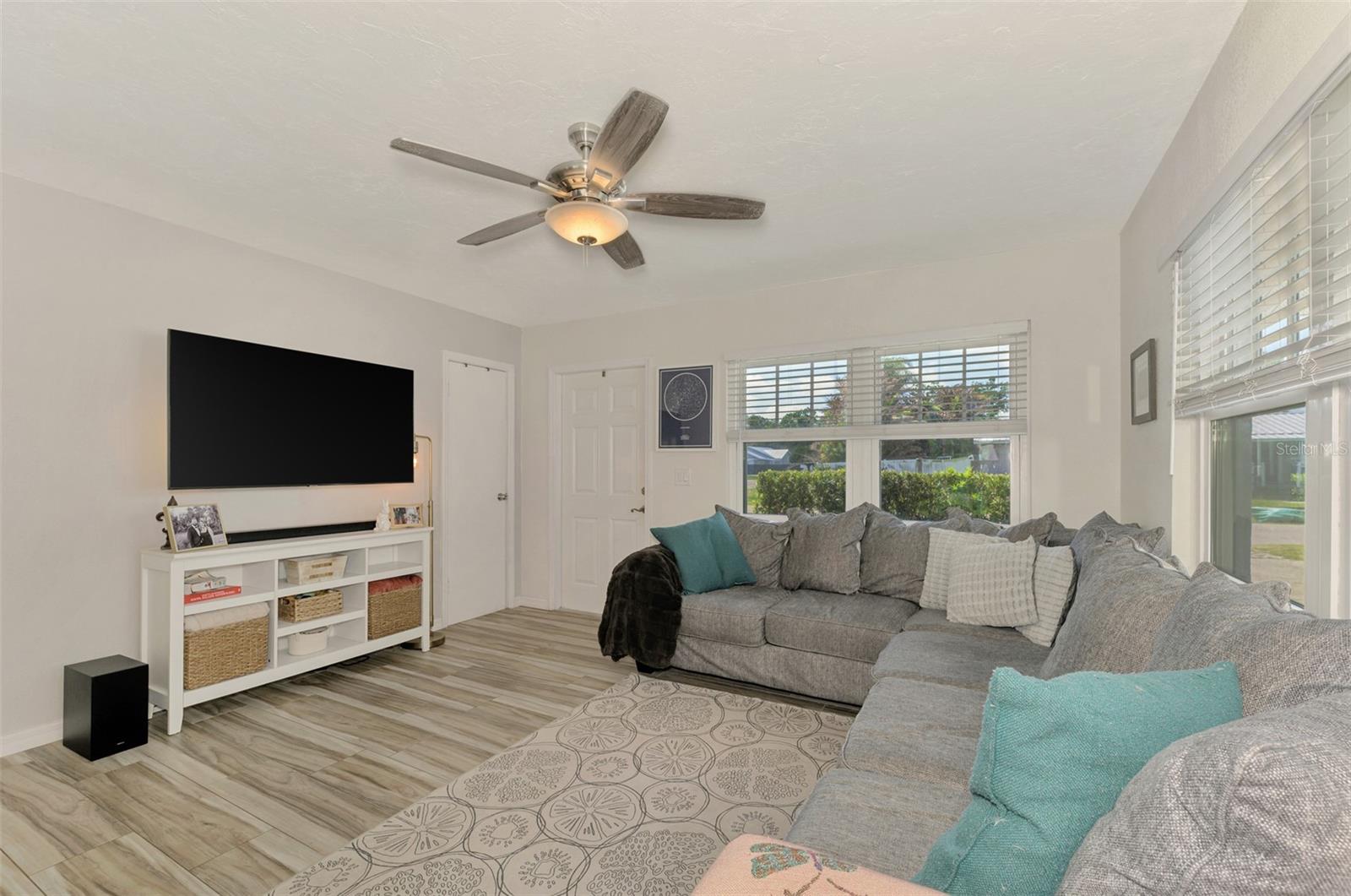 Image 14 of 56 For 5807 28th Avenue Drive E