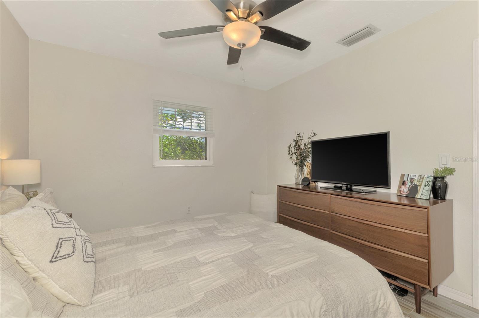 Image 31 of 56 For 5807 28th Avenue Drive E