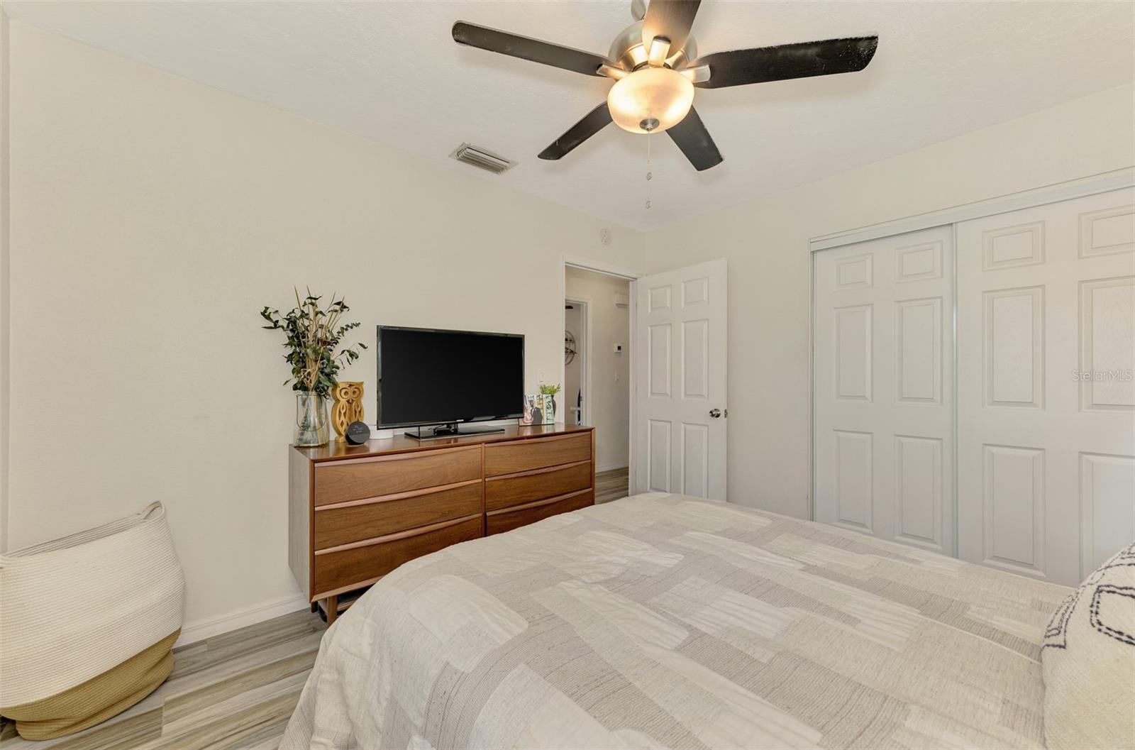 Image 33 of 56 For 5807 28th Avenue Drive E