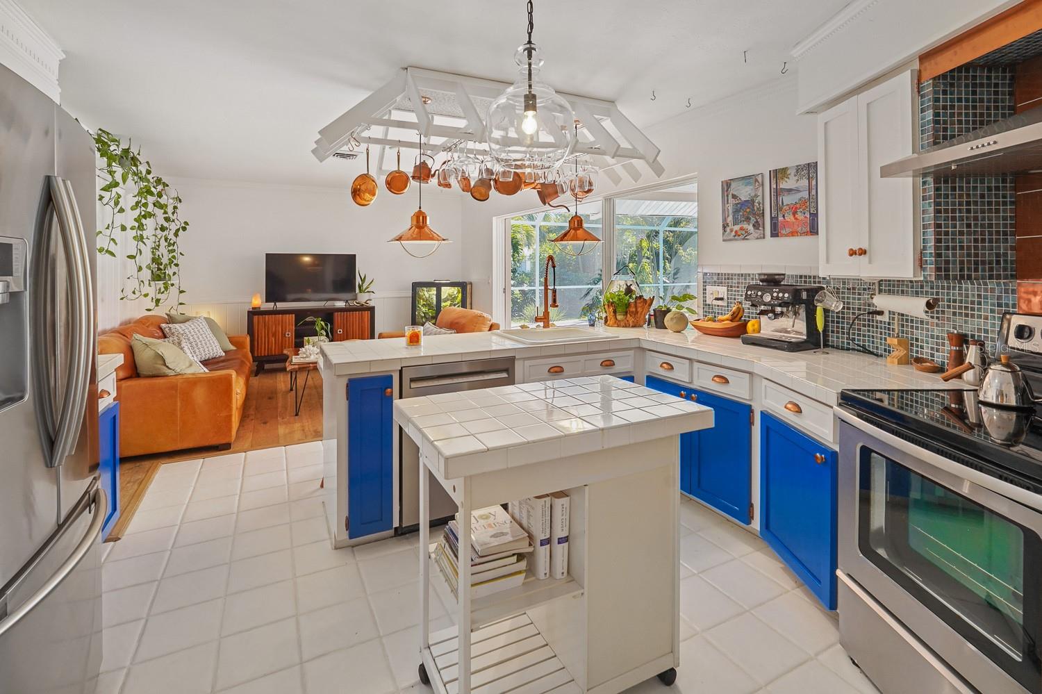 Image 13 of 37 For 216 Matisse Circle N