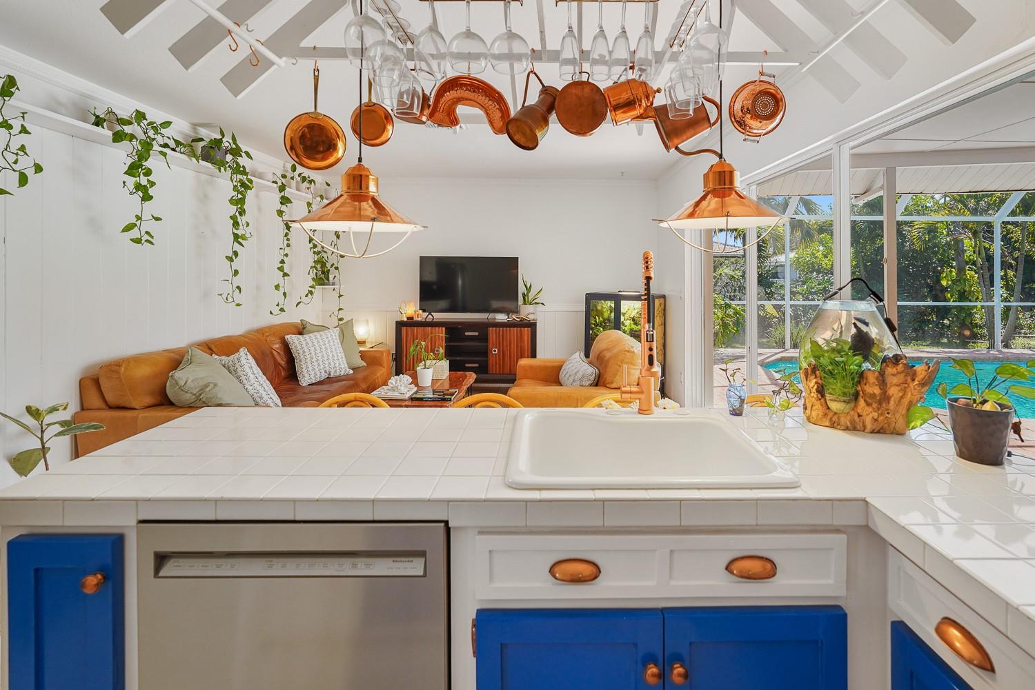 Image 14 of 37 For 216 Matisse Circle N