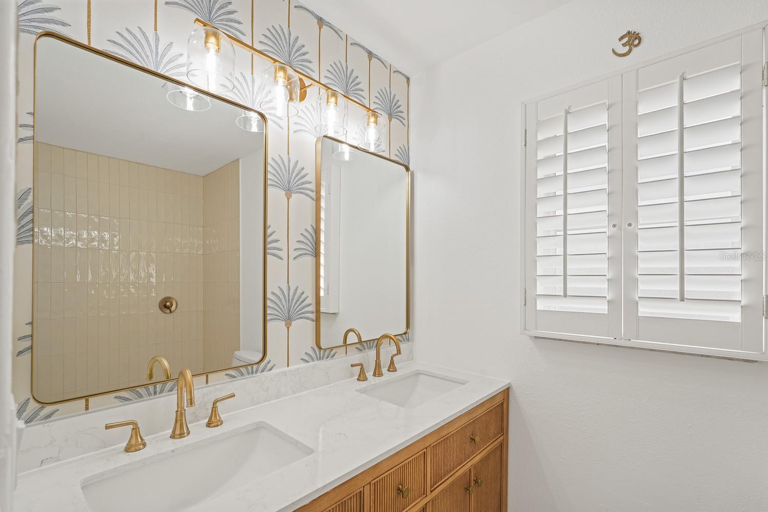 Image 20 of 37 For 216 Matisse Circle N