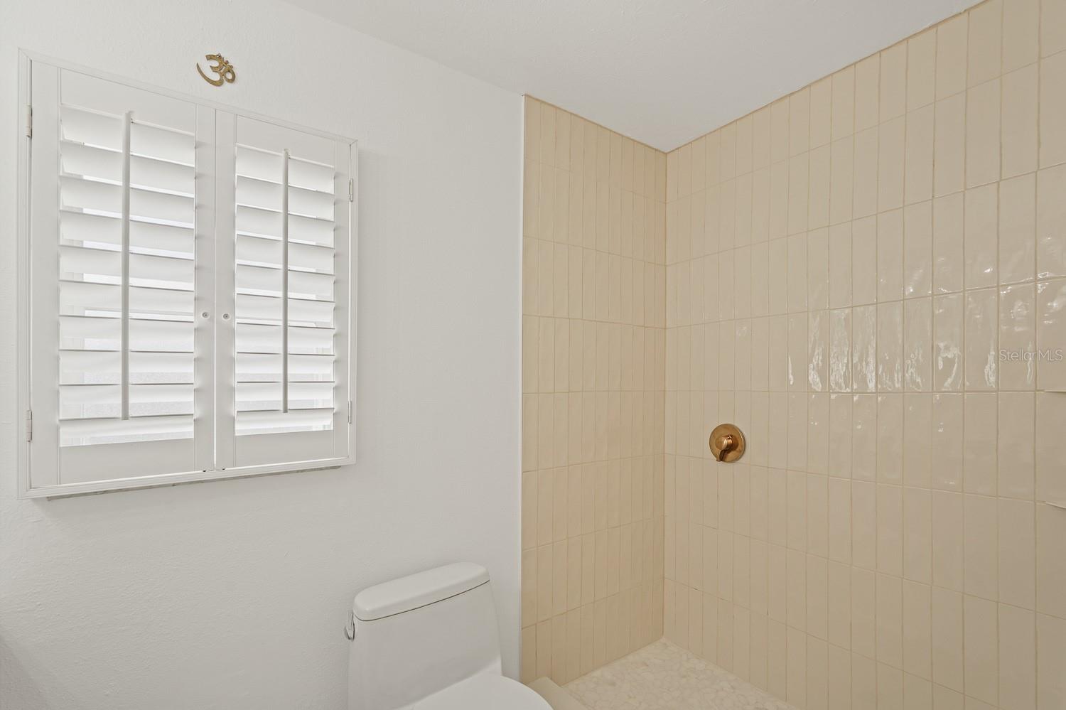 Image 21 of 37 For 216 Matisse Circle N