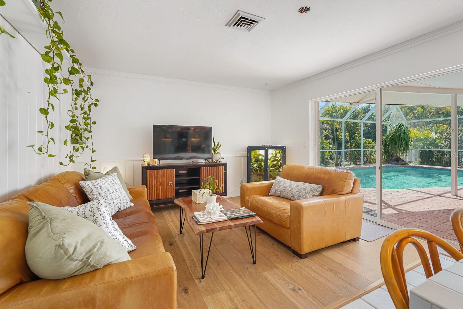 Image 22 of 37 For 216 Matisse Circle N