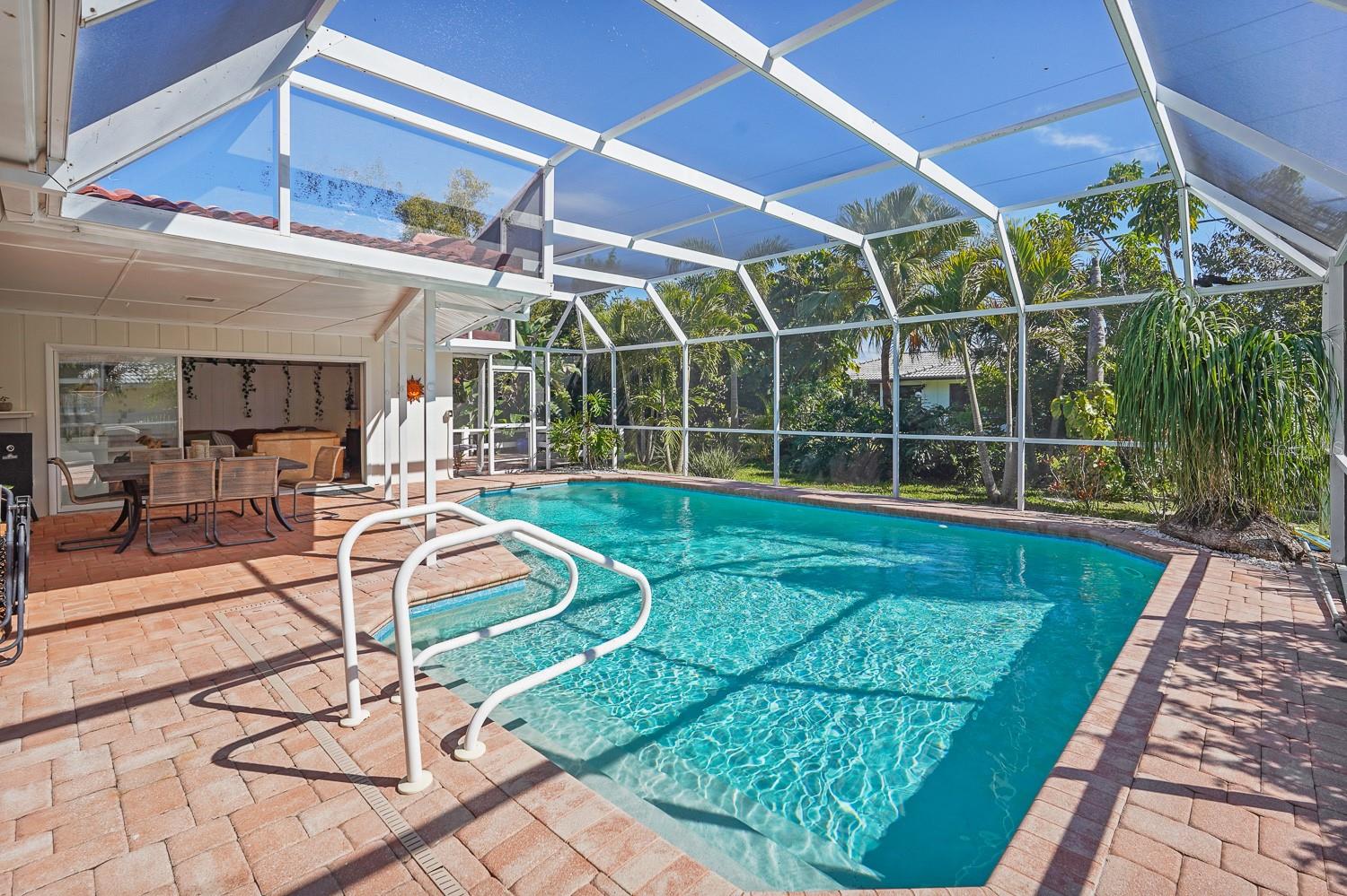 Image 30 of 37 For 216 Matisse Circle N