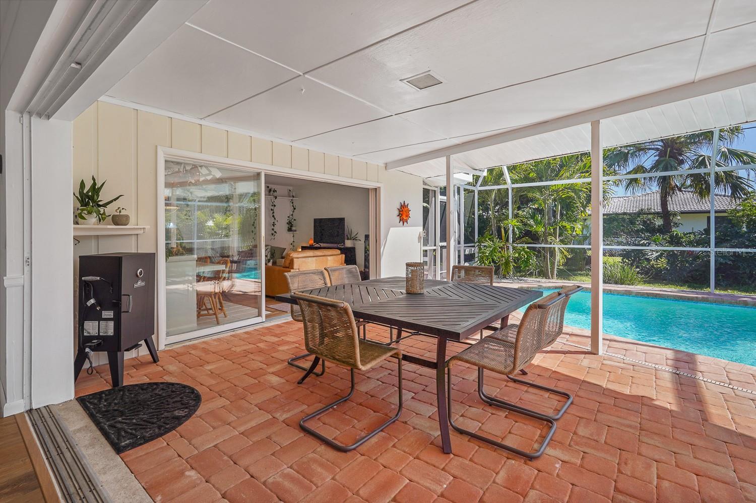 Image 31 of 37 For 216 Matisse Circle N