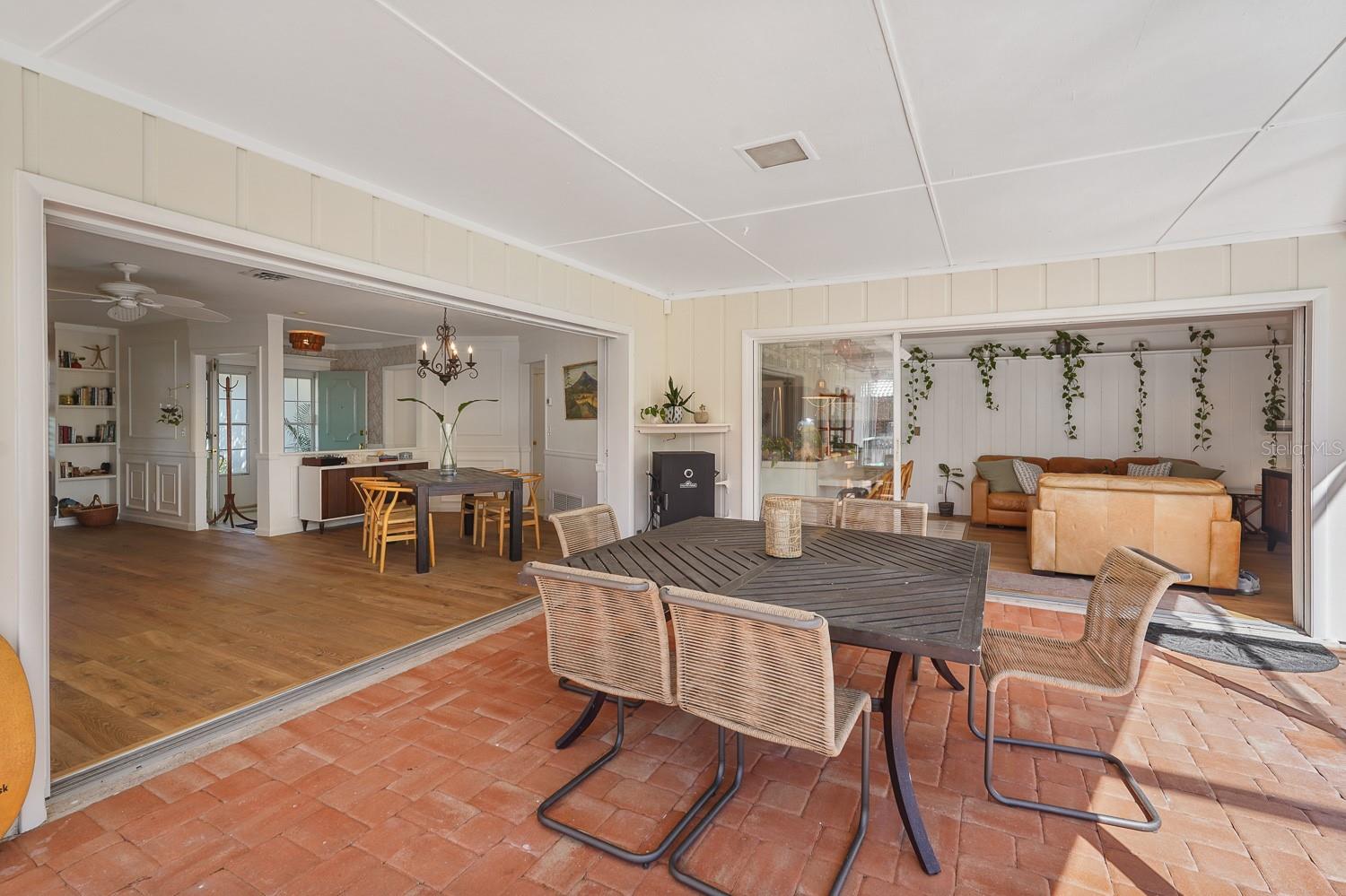 Image 32 of 37 For 216 Matisse Circle N