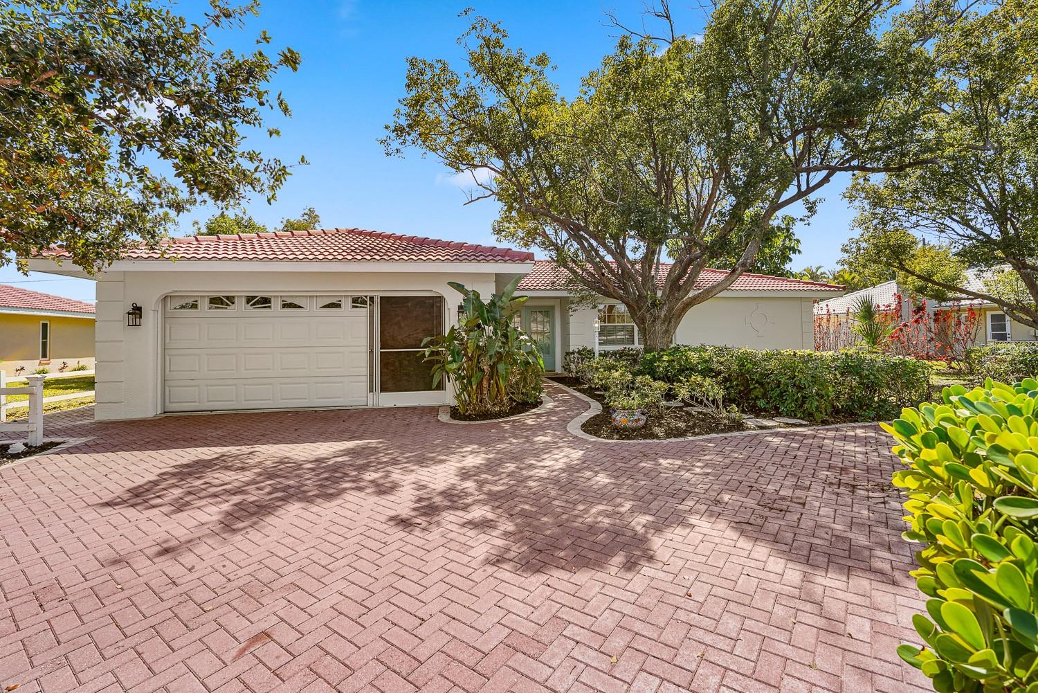 Image 5 of 37 For 216 Matisse Circle N