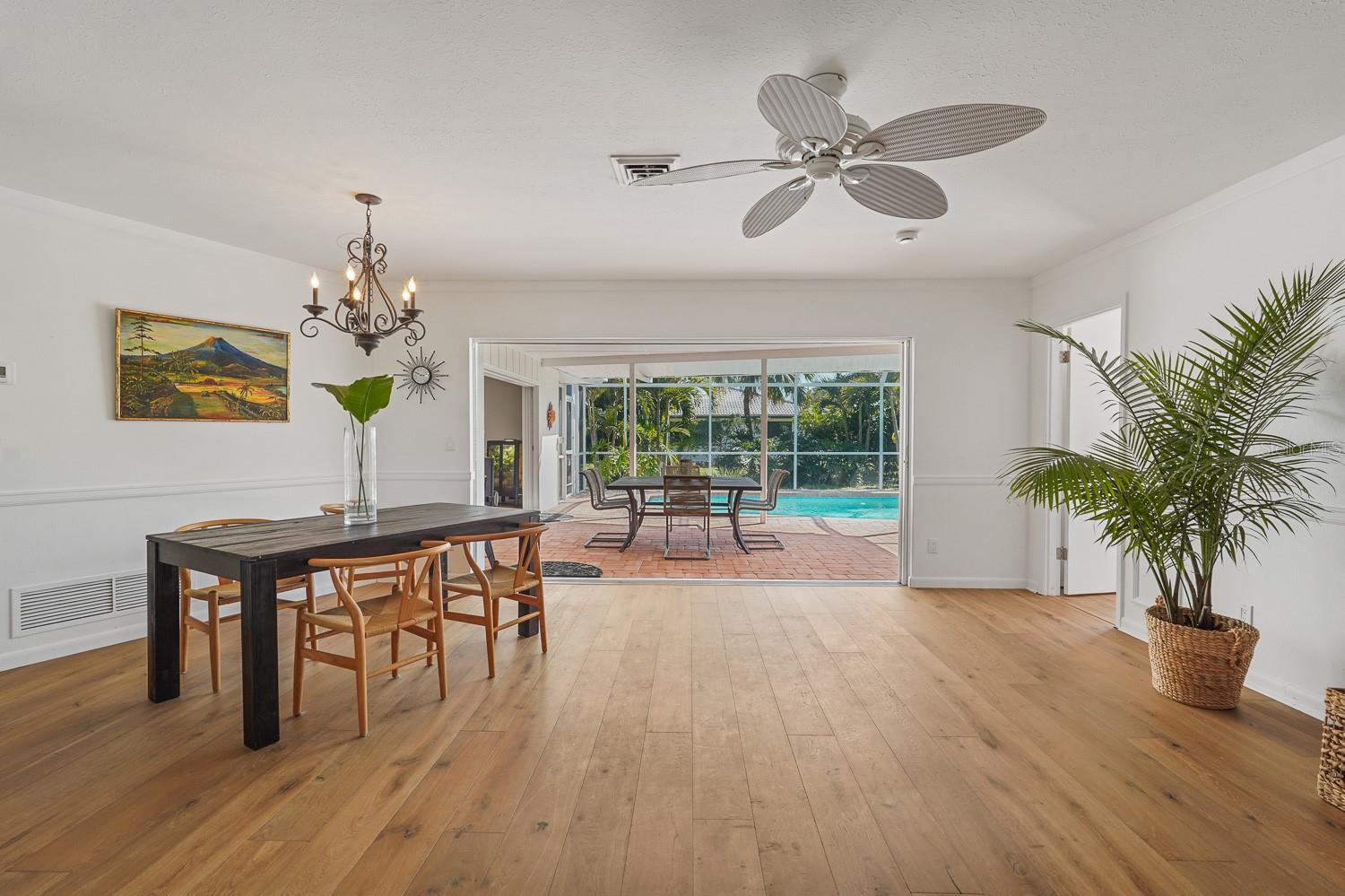 Image 8 of 37 For 216 Matisse Circle N