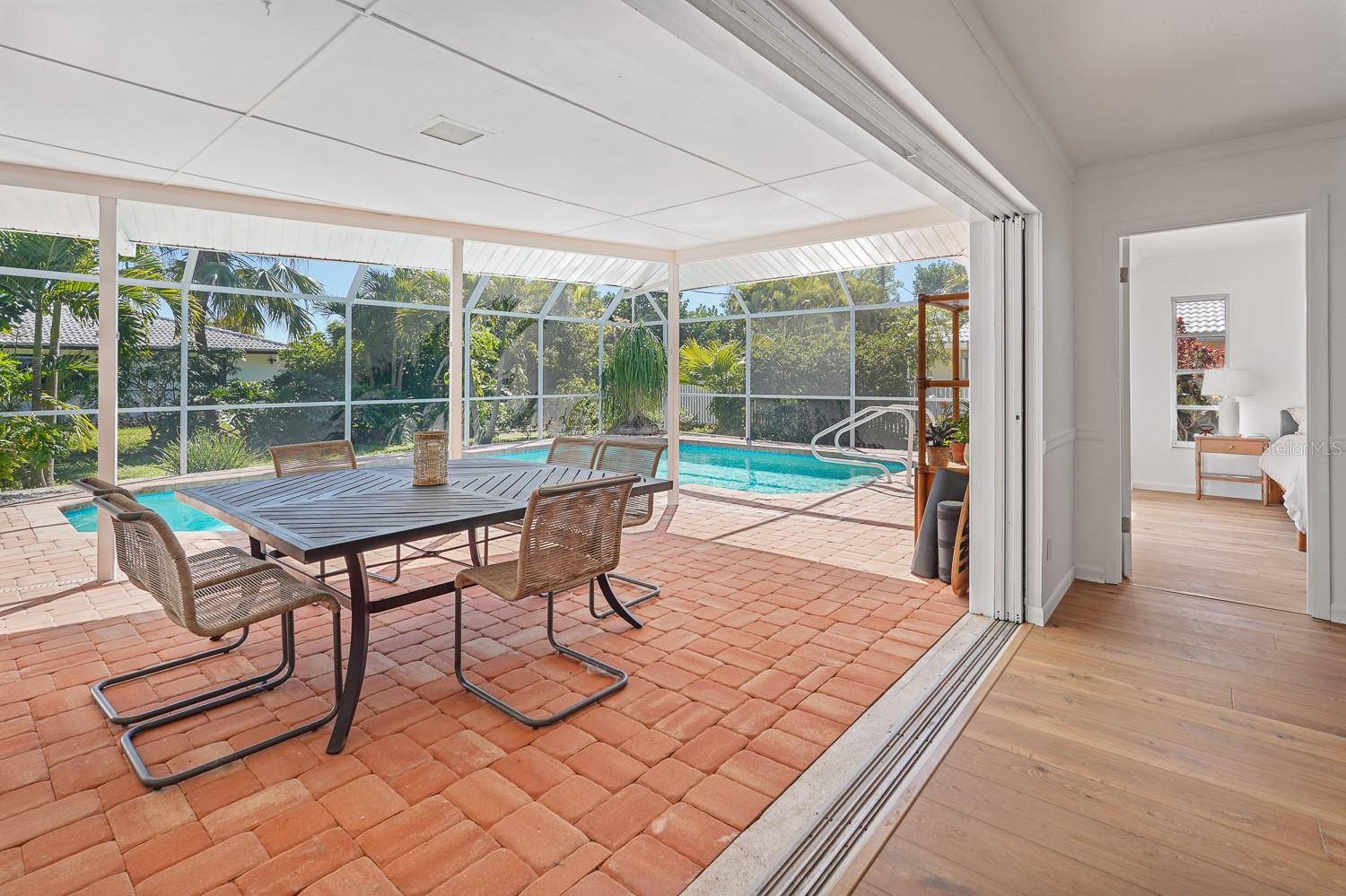 Image 9 of 37 For 216 Matisse Circle N