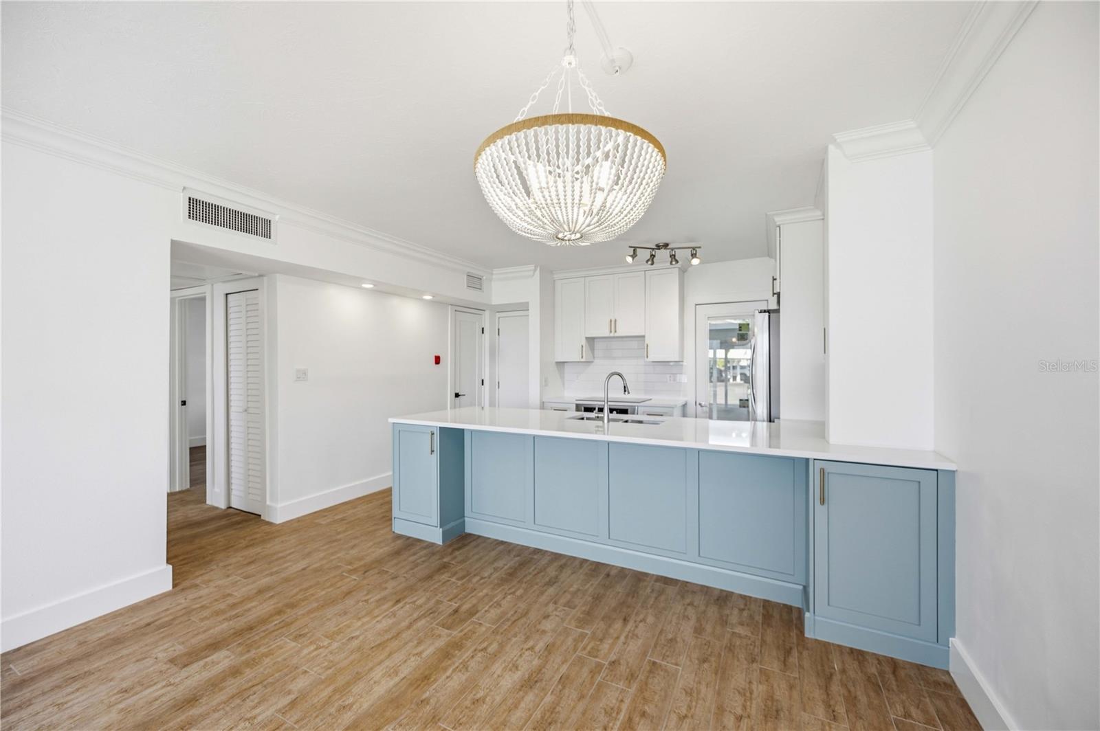 Image 13 of 52 For 769 John Ringling Boulevard 2