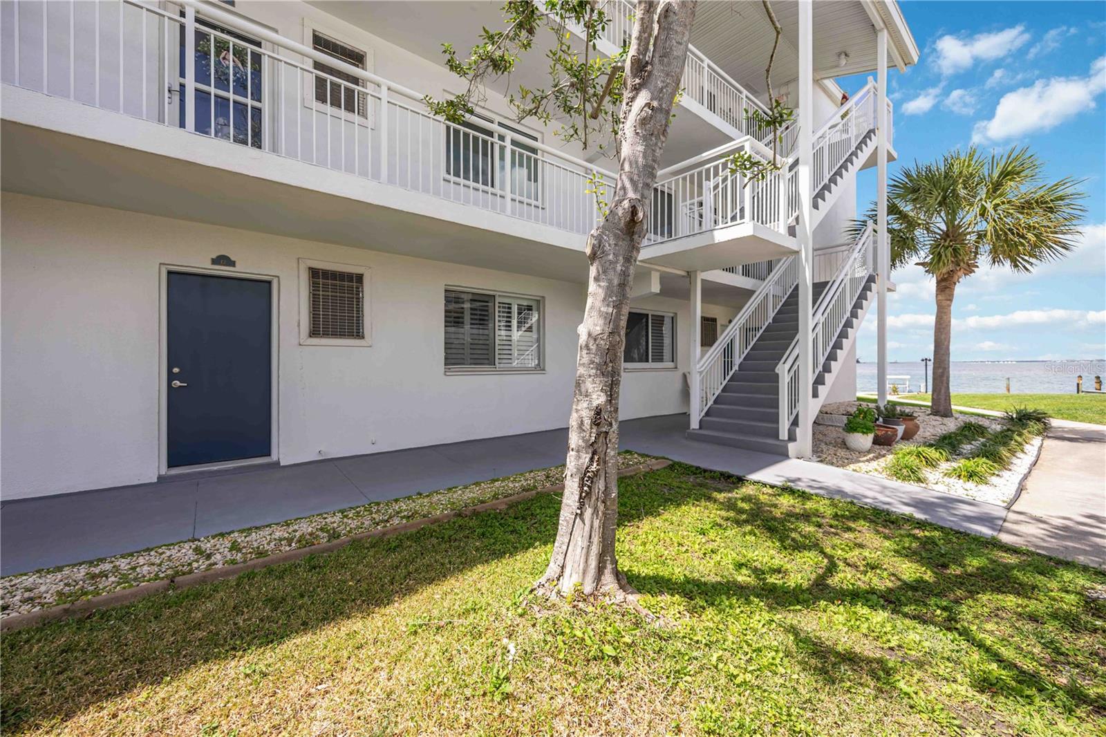 Image 2 of 52 For 769 John Ringling Boulevard 2