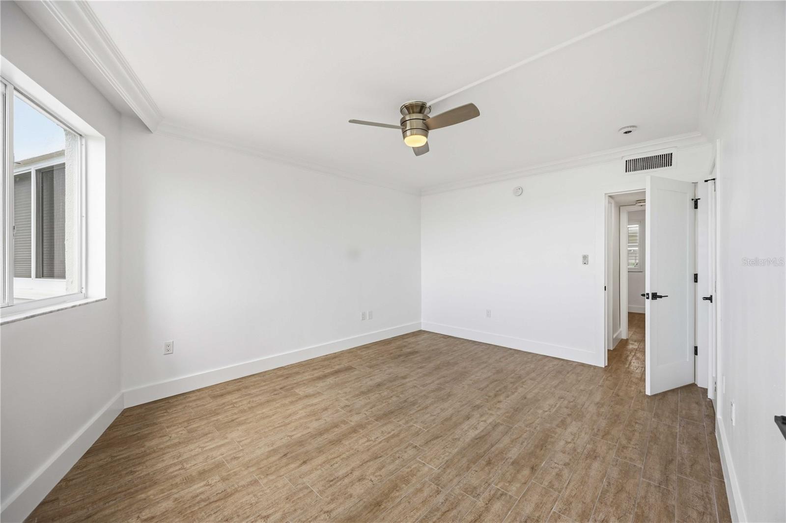 Image 36 of 52 For 769 John Ringling Boulevard 2