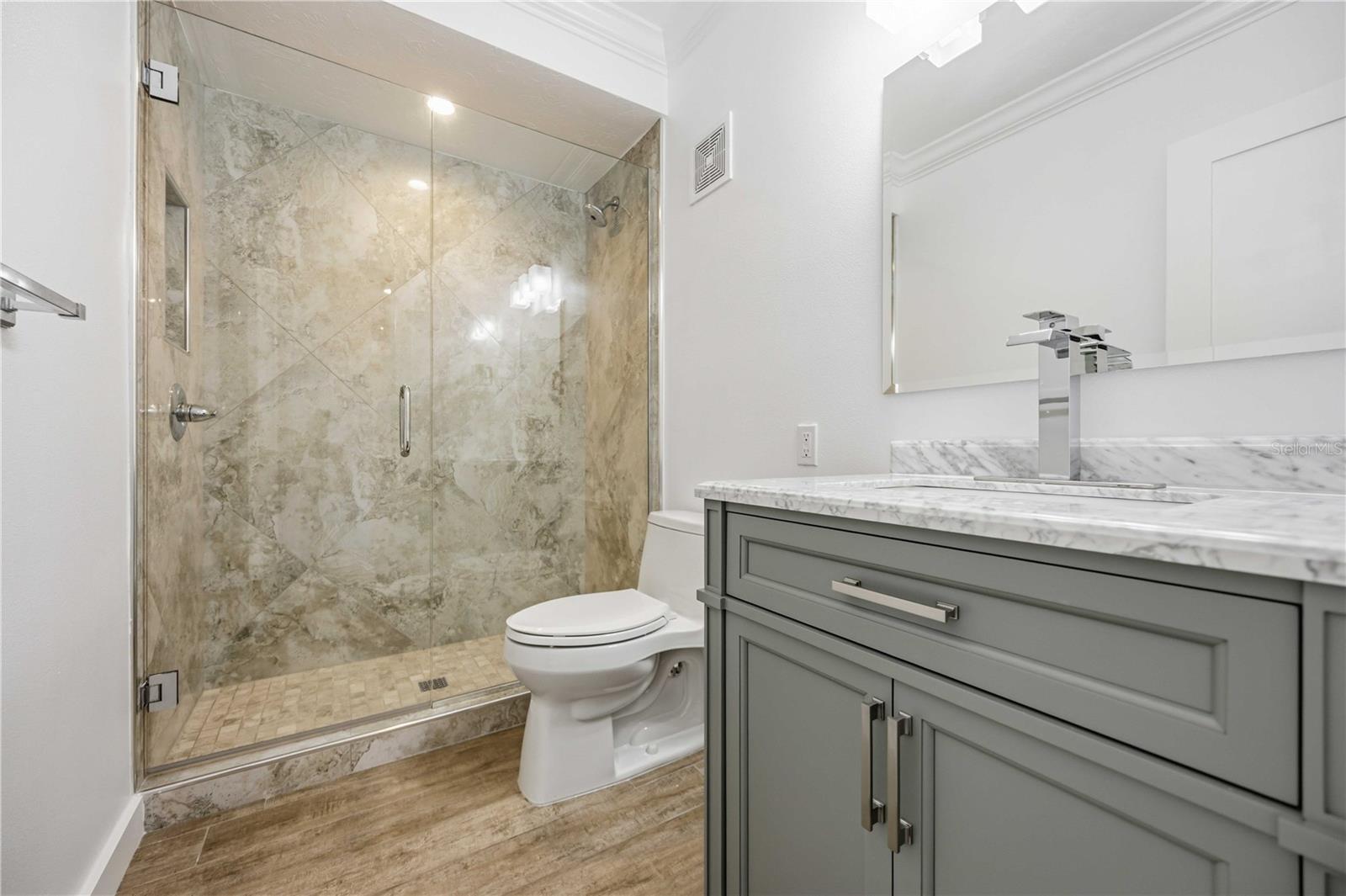 Image 38 of 52 For 769 John Ringling Boulevard 2