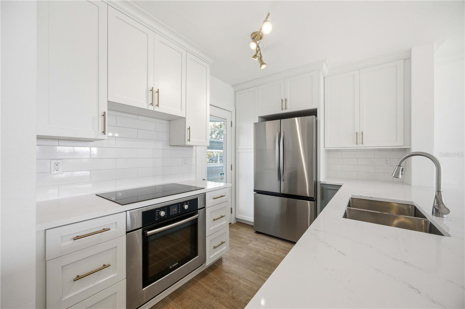 Image 8 of 52 For 769 John Ringling Boulevard 2