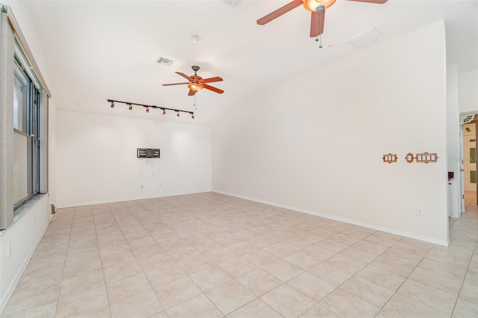 Image 16 of 34 For 2725 28th Place