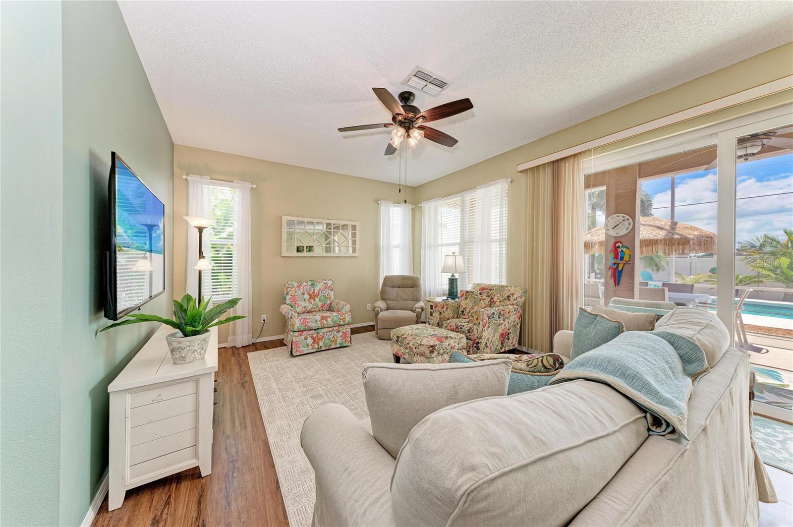 Image 5 of 42 For 5210 52nd Avenue W