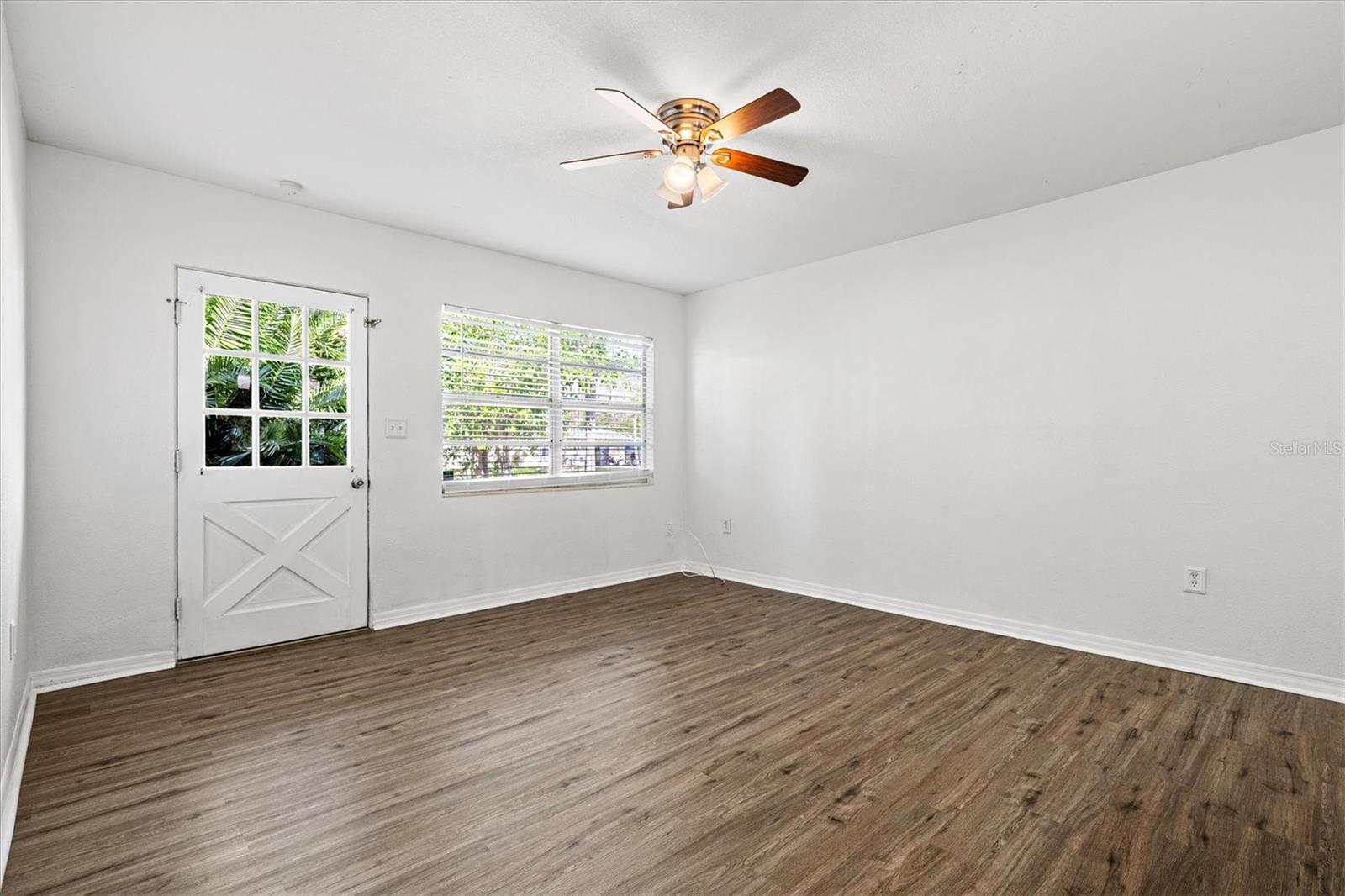 Listing photo id 9 for 5911 Olive Avenue