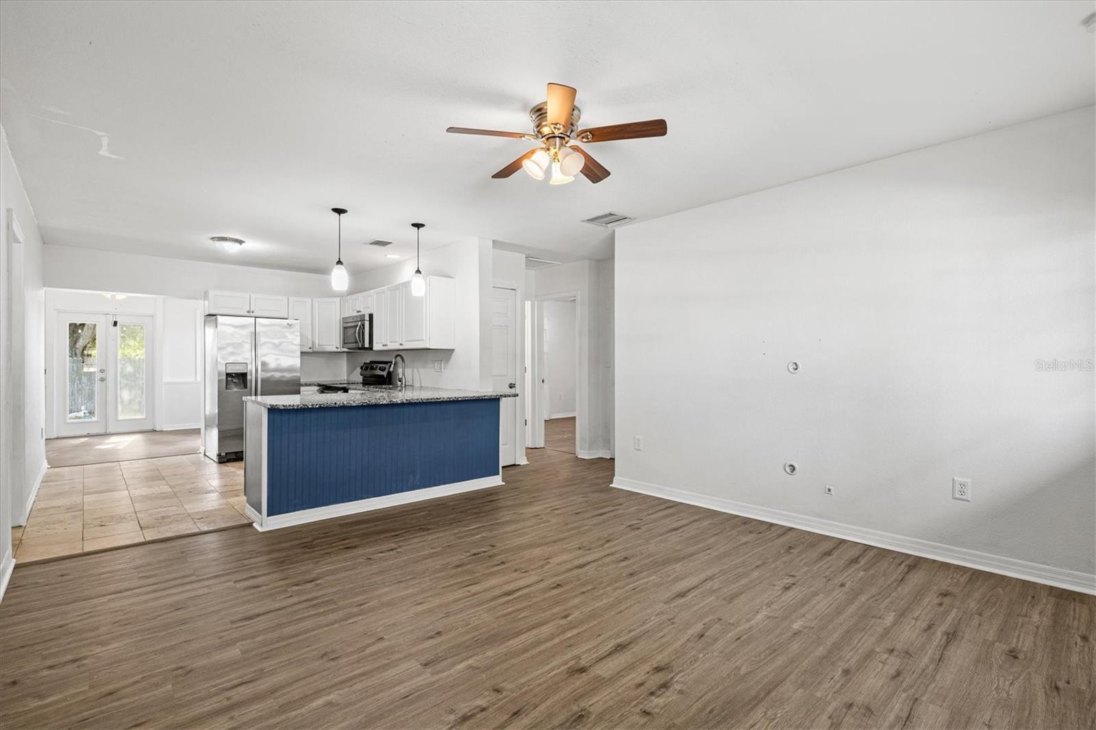 Listing photo id 11 for 5911 Olive Avenue