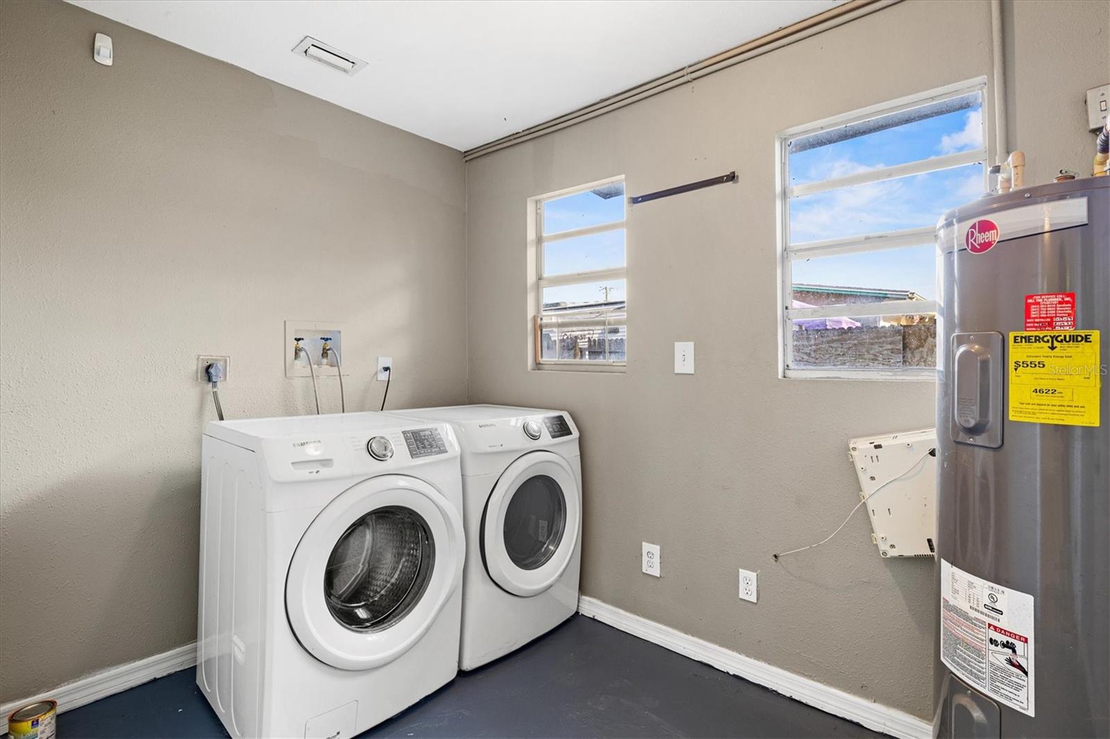 Listing photo id 14 for 5911 Olive Avenue