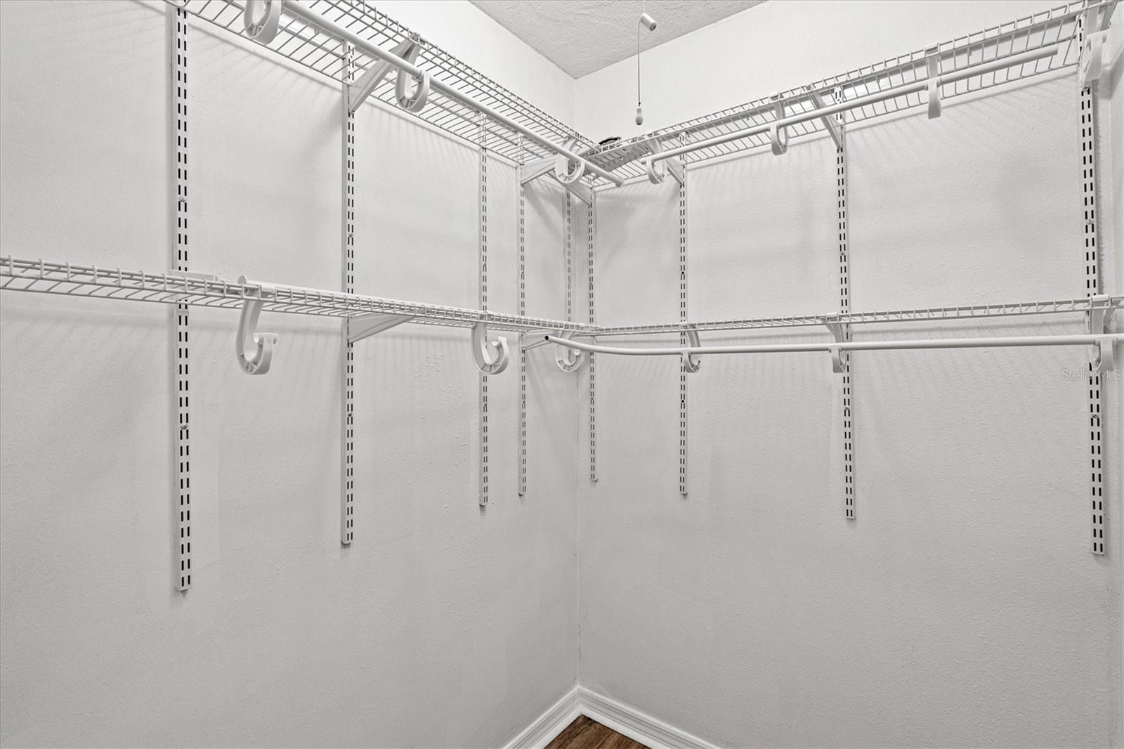 Listing photo id 16 for 5911 Olive Avenue