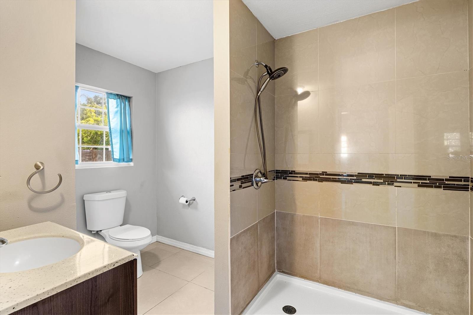 Listing photo id 17 for 5911 Olive Avenue