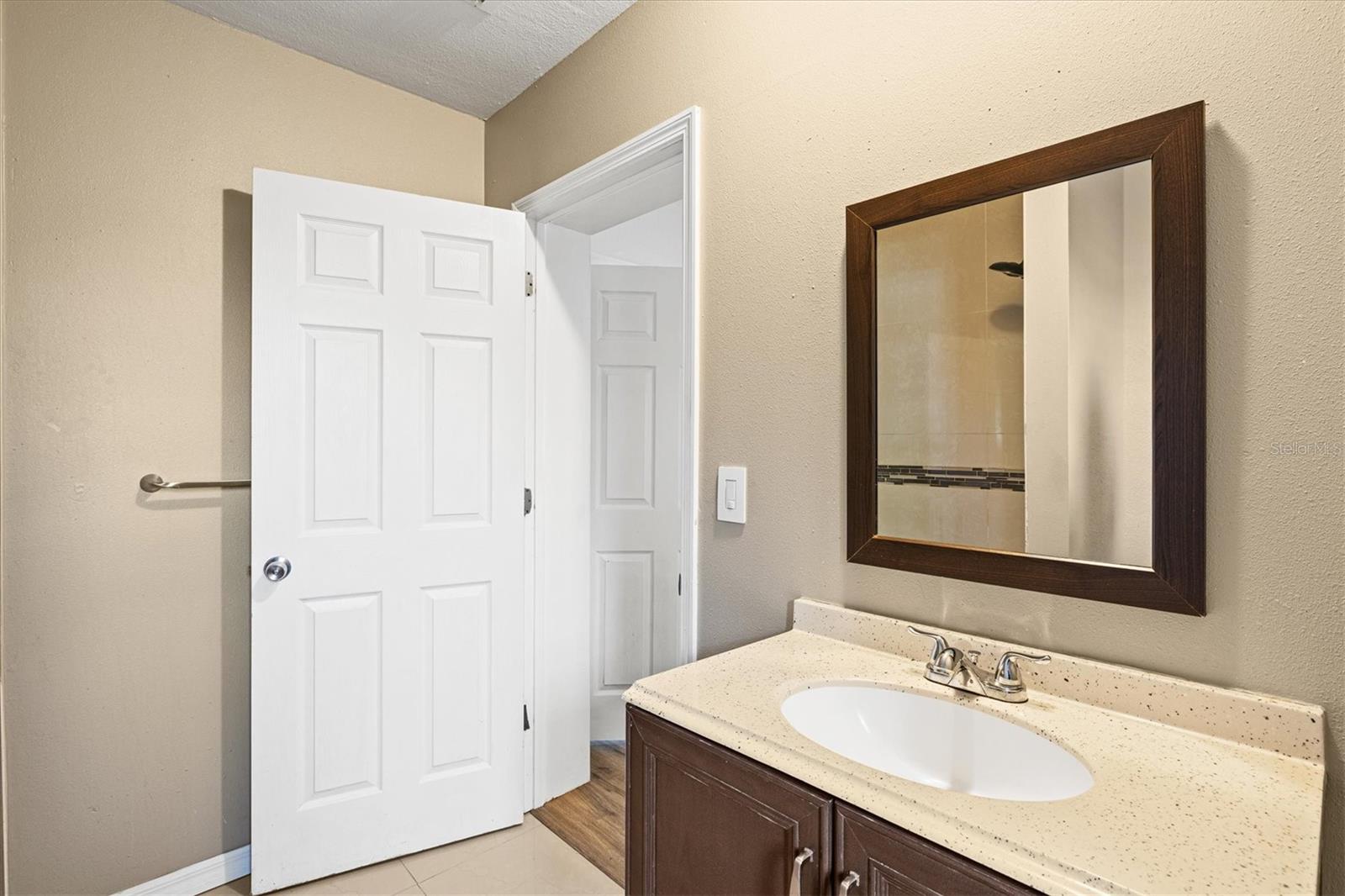 Listing photo id 18 for 5911 Olive Avenue