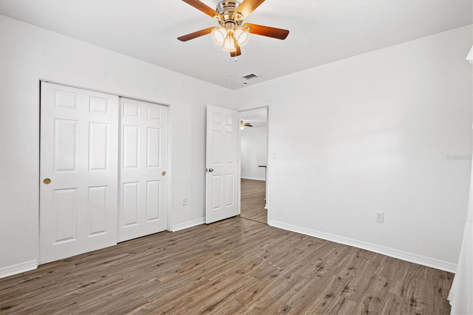 Listing photo id 20 for 5911 Olive Avenue