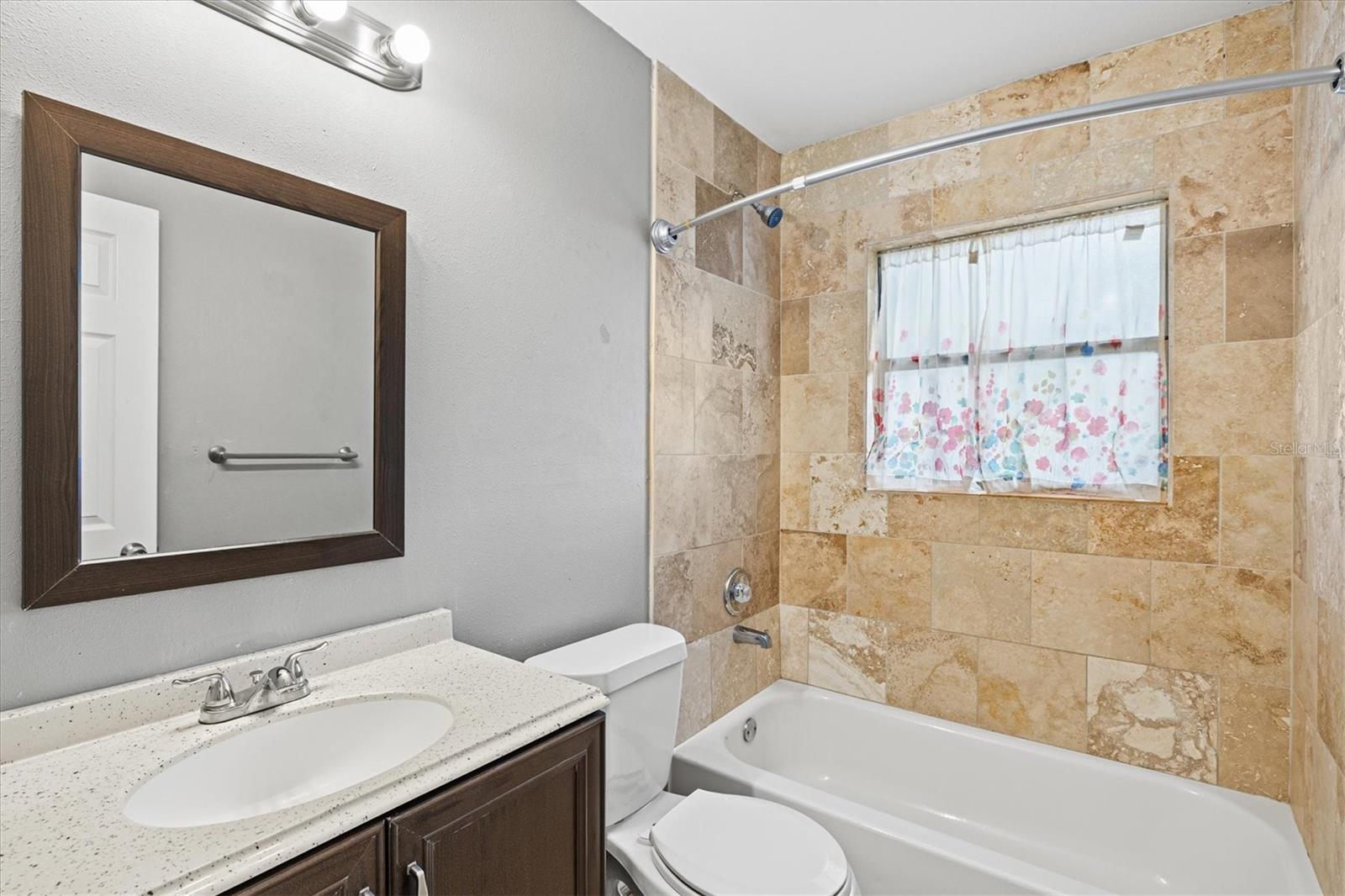 Listing photo id 21 for 5911 Olive Avenue