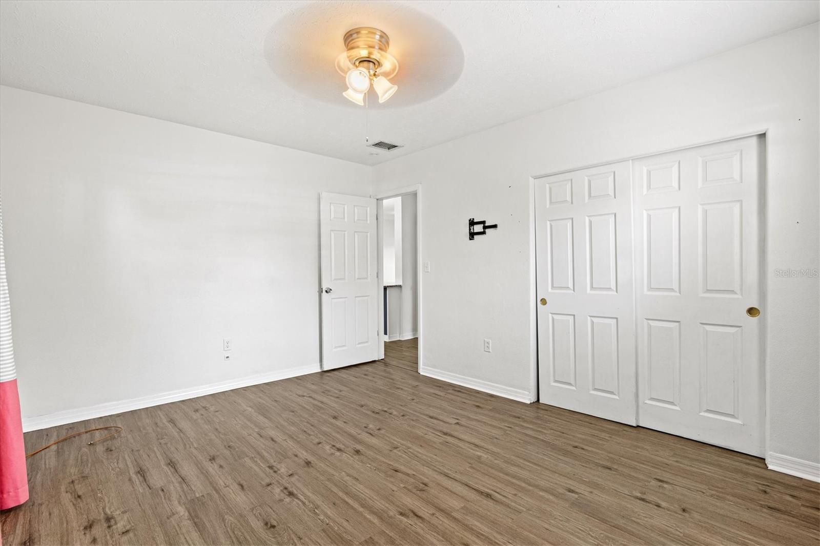 Listing photo id 22 for 5911 Olive Avenue