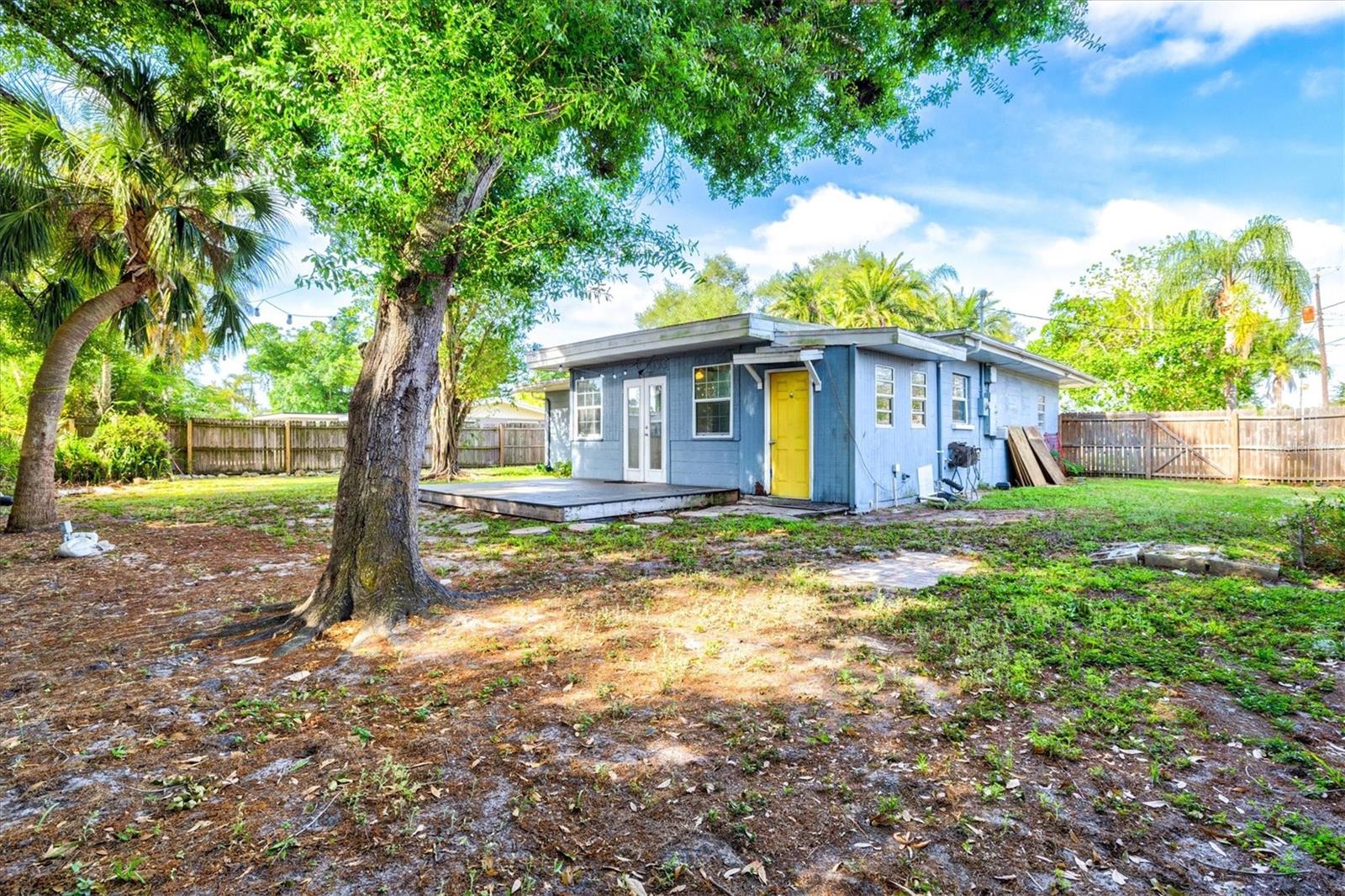 Listing photo id 26 for 5911 Olive Avenue