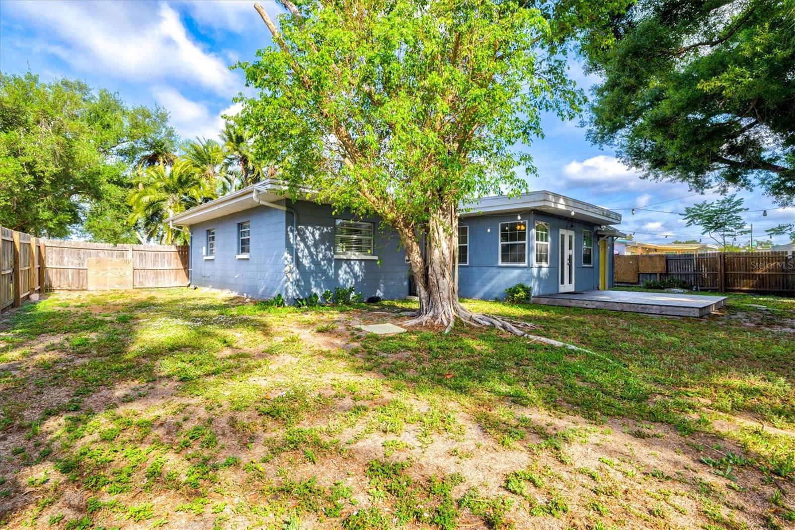 Listing photo id 28 for 5911 Olive Avenue
