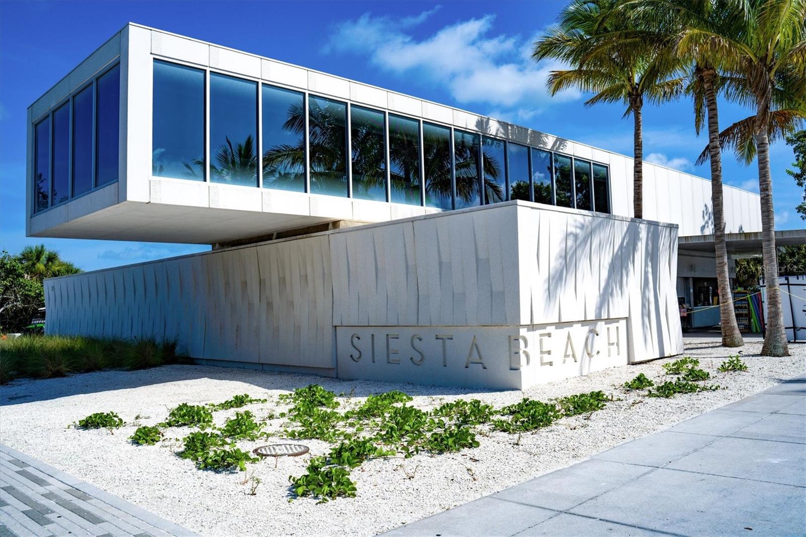 Listing photo id 31 for 5911 Olive Avenue