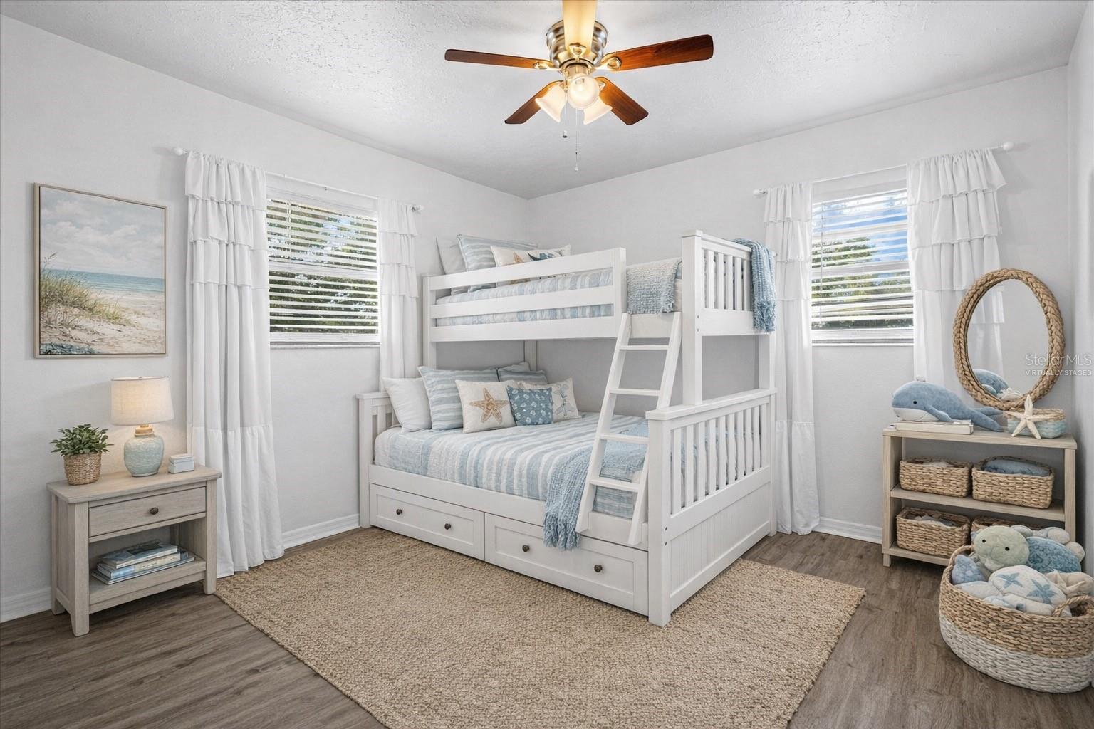 Listing photo id 3 for 5911 Olive Avenue