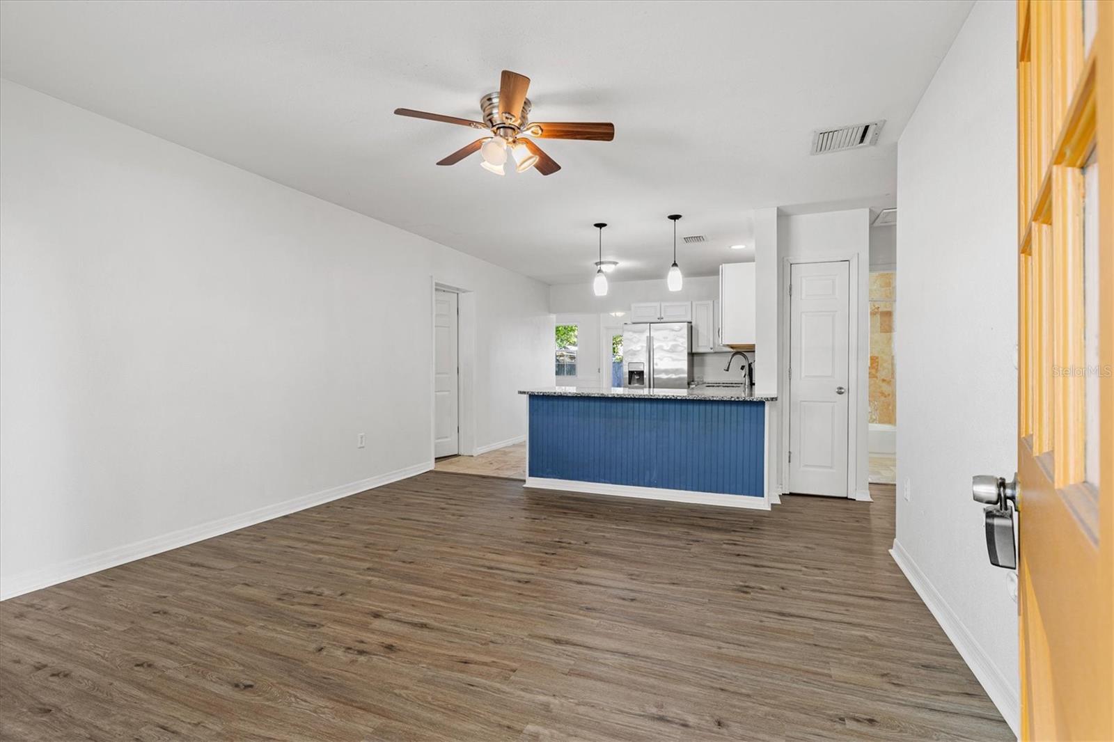 Listing photo id 7 for 5911 Olive Avenue