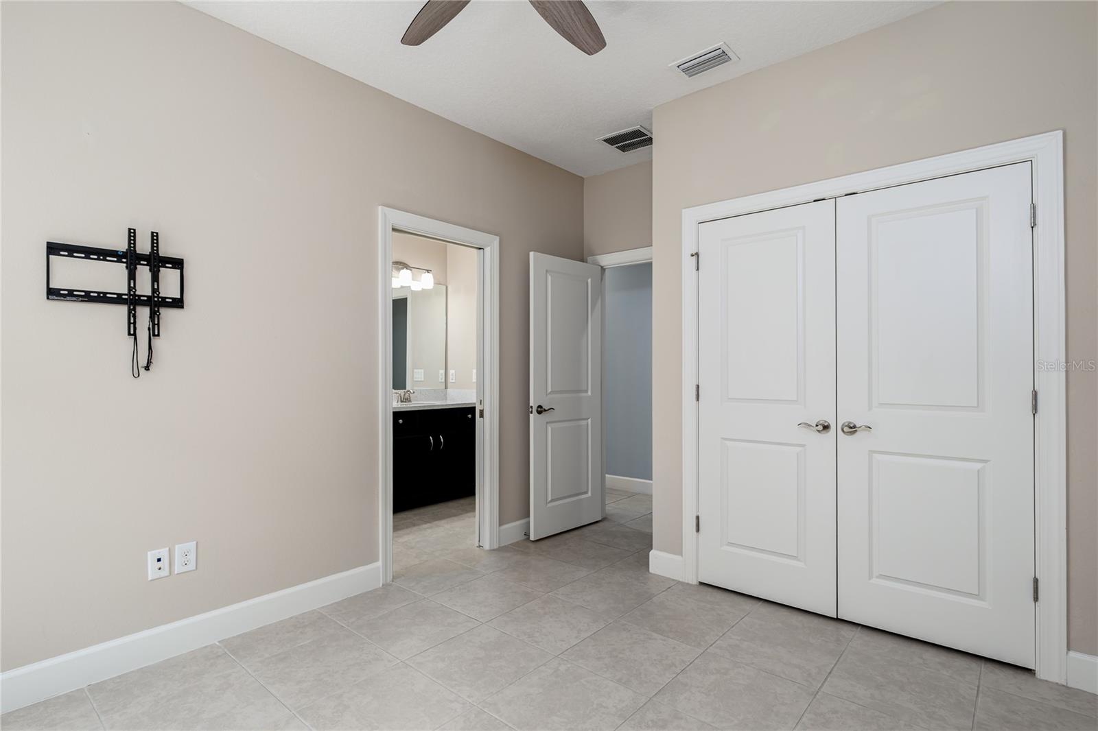 Image 16 of 46 For 10413 Highland Park Place