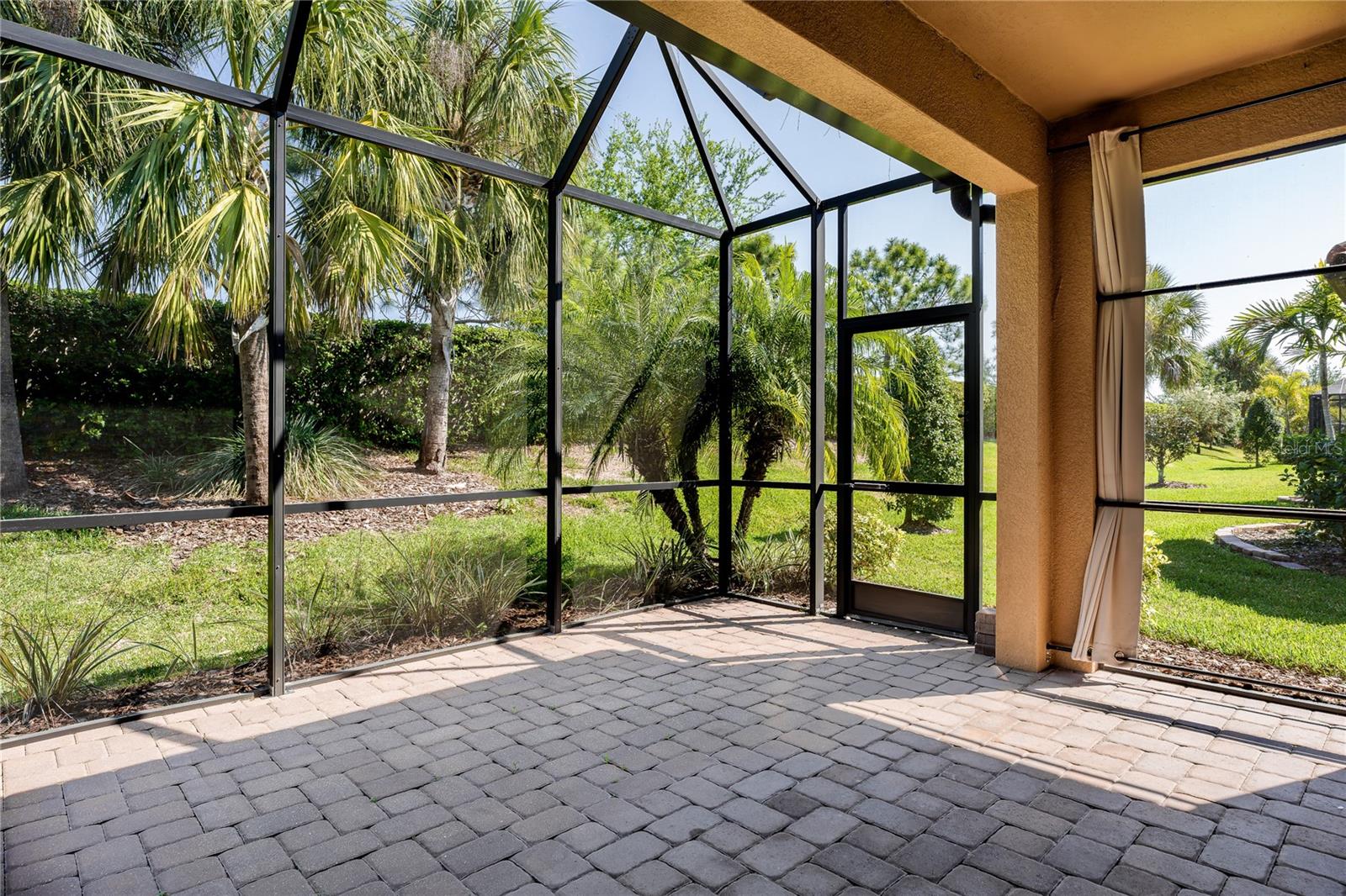 Image 20 of 46 For 10413 Highland Park Place