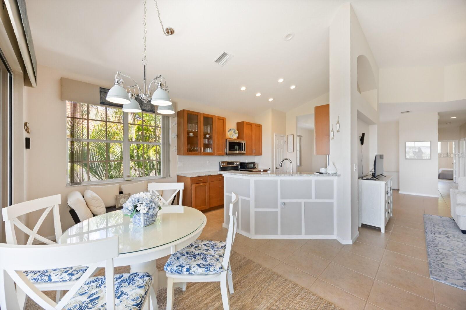 Image 11 of 50 For 4604 Club Drive B202