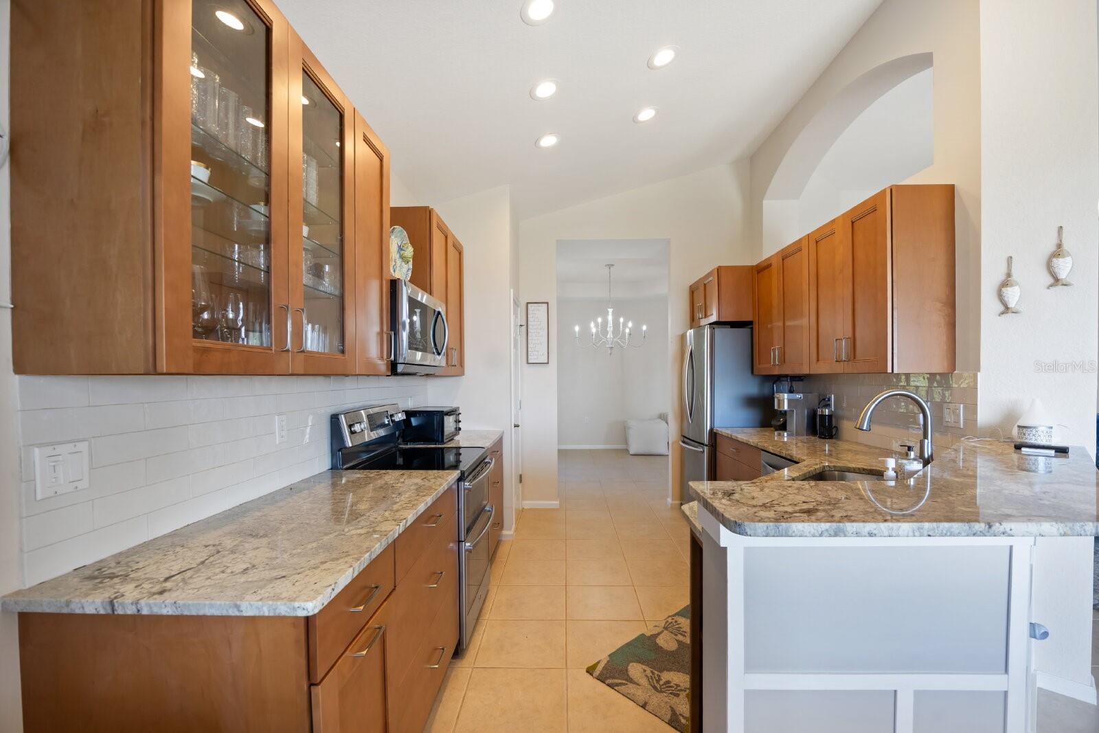 Image 15 of 50 For 4604 Club Drive B202