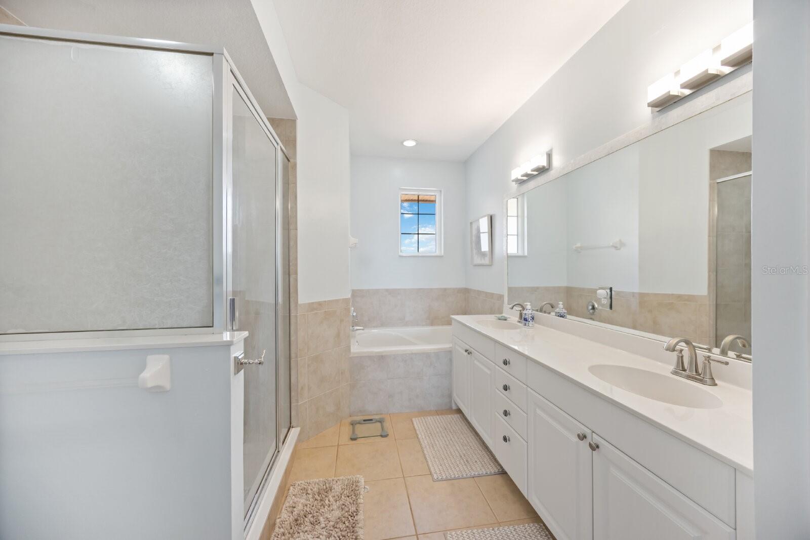 Image 24 of 50 For 4604 Club Drive B202