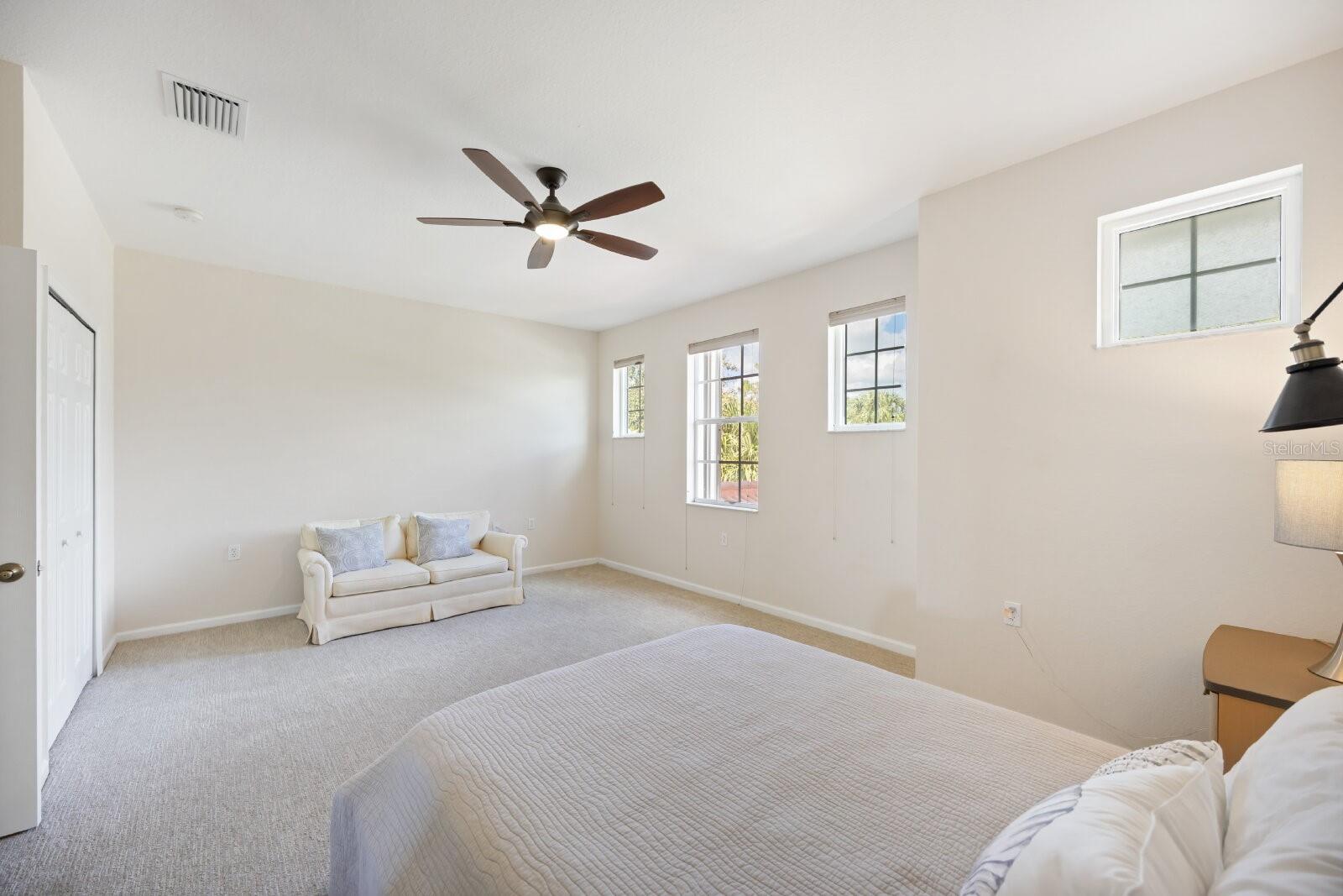 Image 31 of 50 For 4604 Club Drive B202