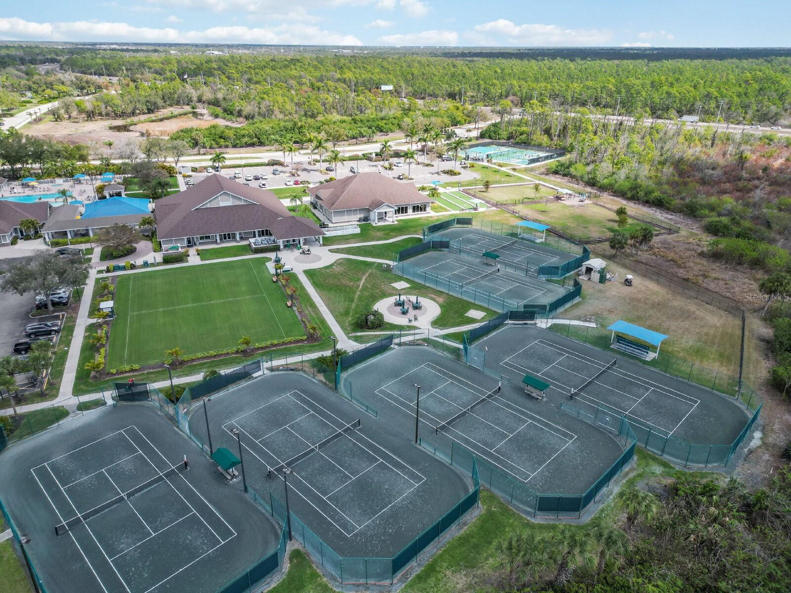 Image 43 of 50 For 4604 Club Drive B202