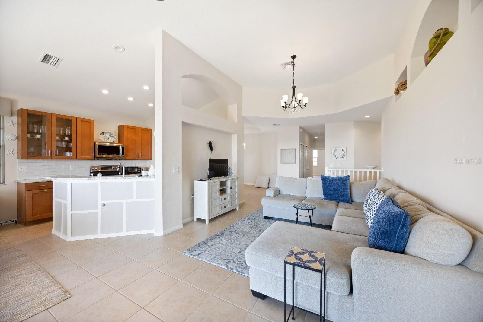 Image 5 of 50 For 4604 Club Drive B202