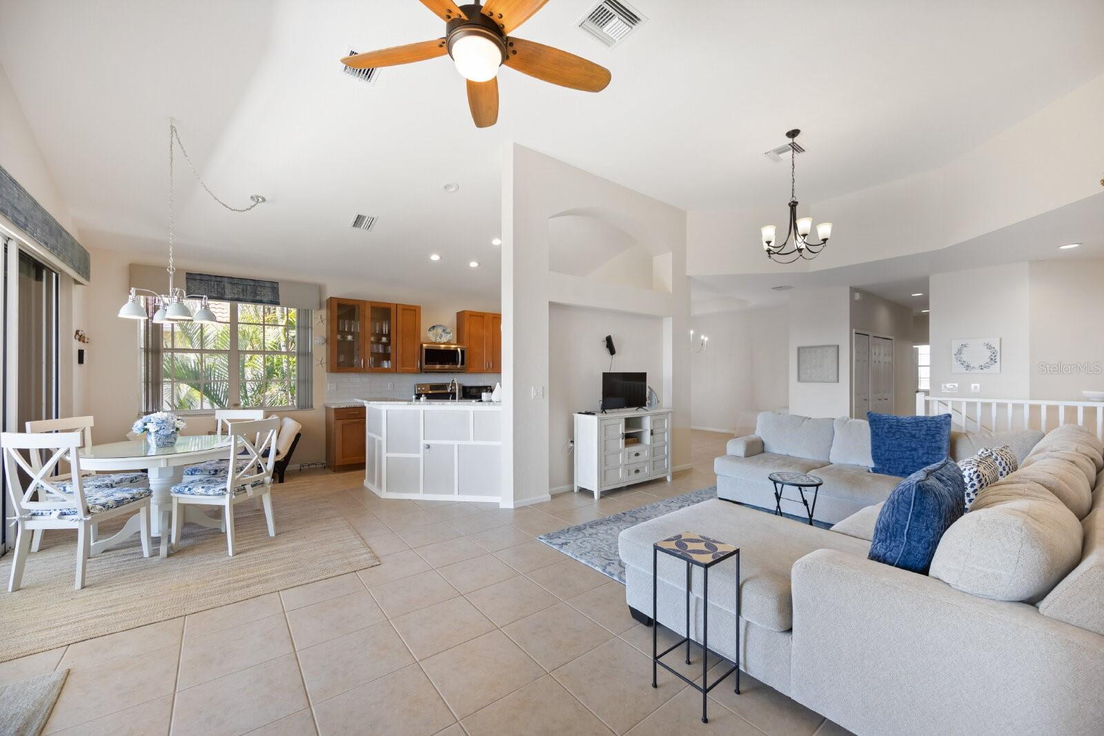 Image 7 of 50 For 4604 Club Drive B202