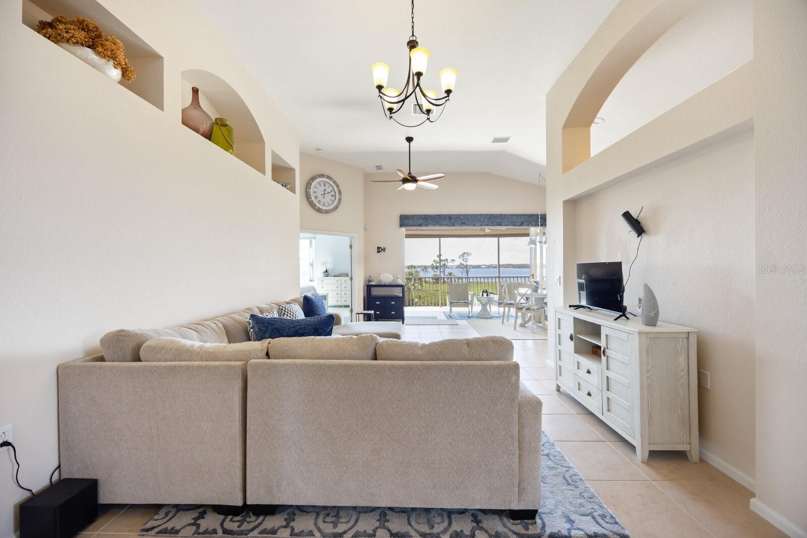 Image 9 of 50 For 4604 Club Drive B202