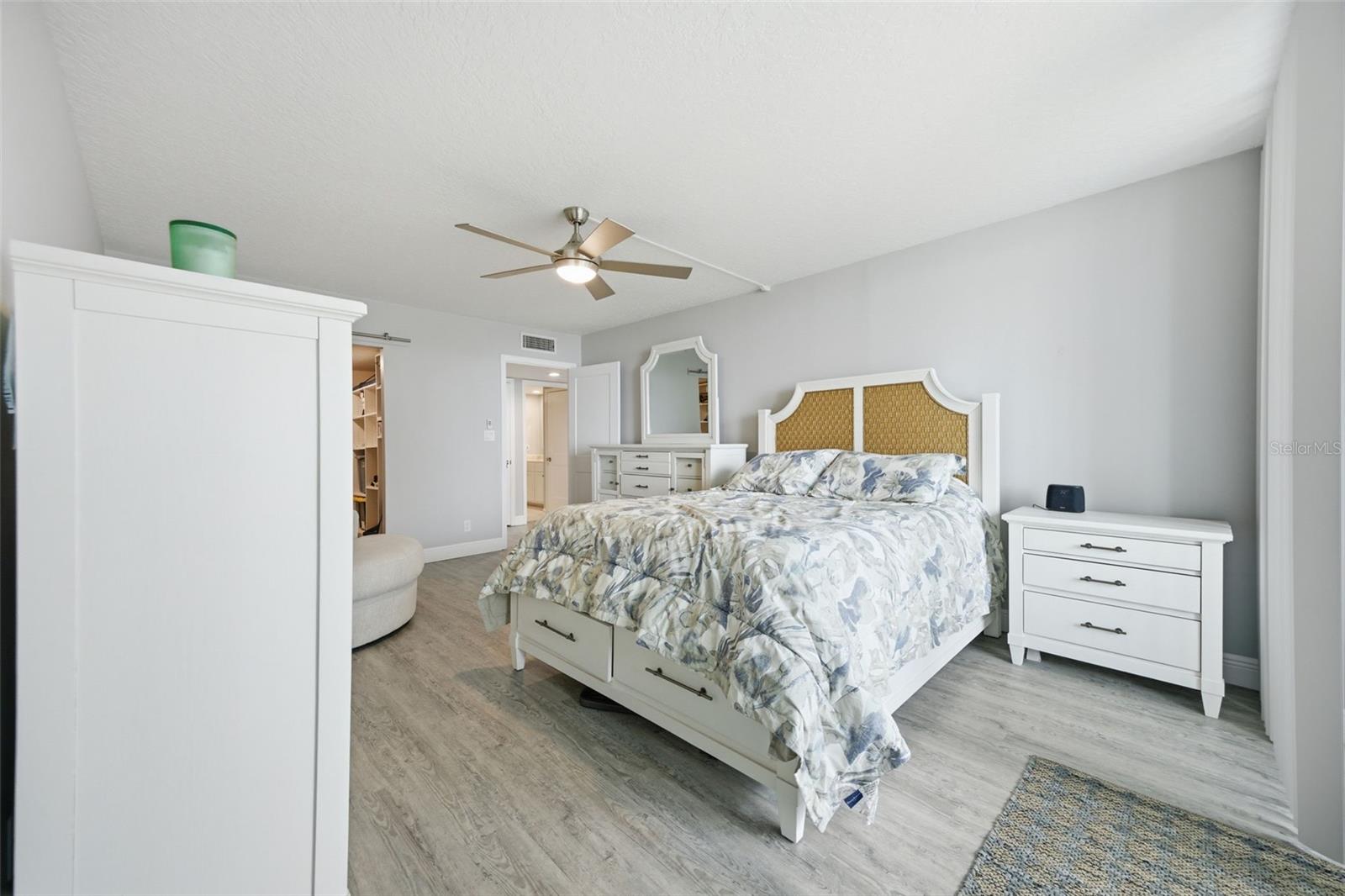 Image 20 of 38 For 1460 Gulf Boulevard 501