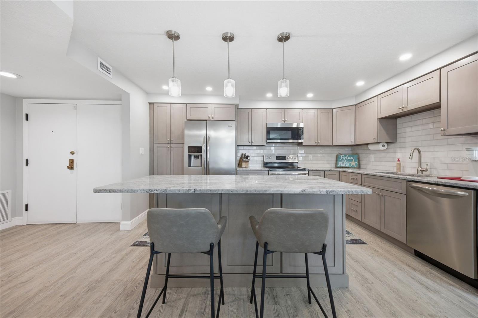 Image 8 of 38 For 1460 Gulf Boulevard 501