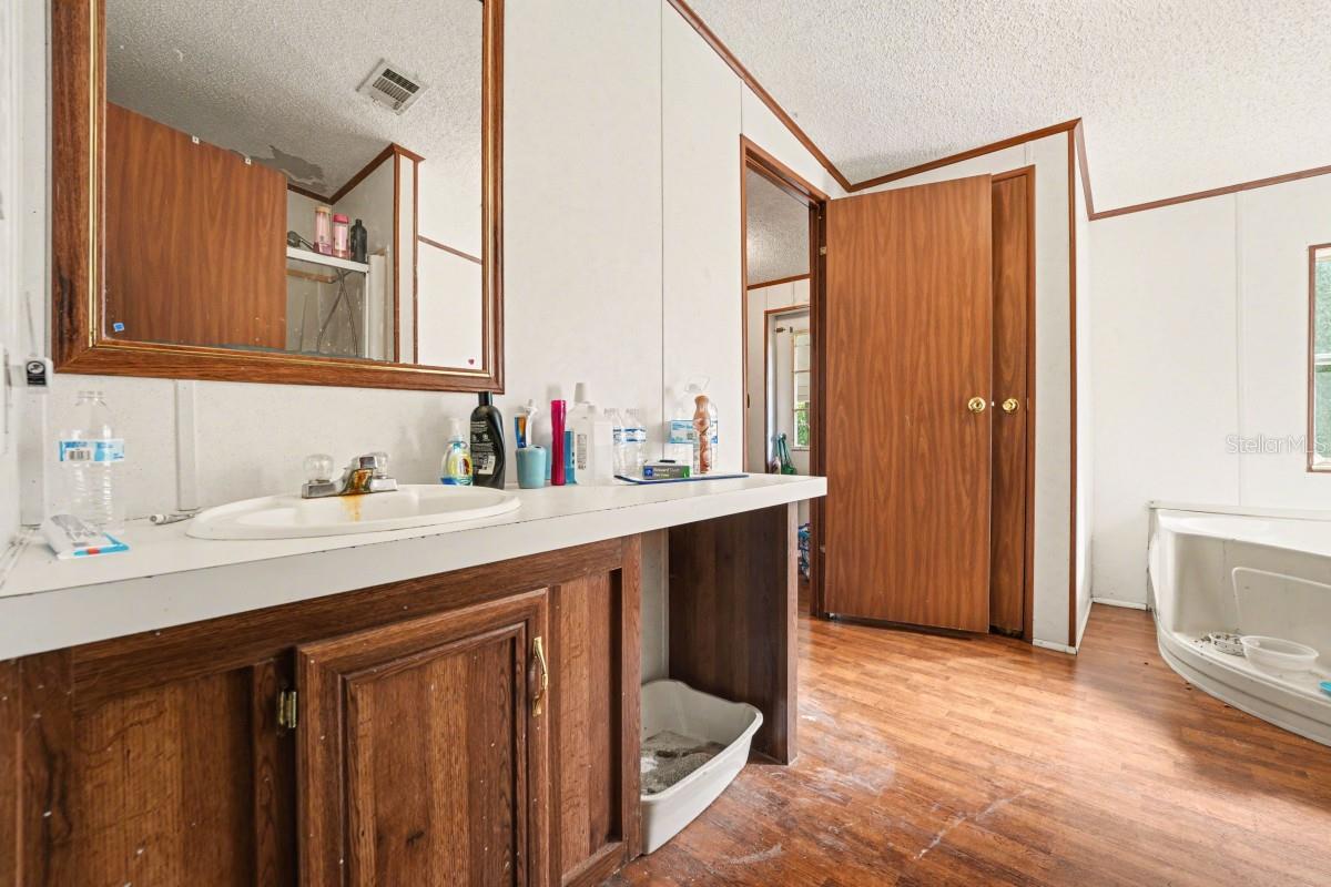 Image 17 of 25 For 6633 Glen Meadow Loop