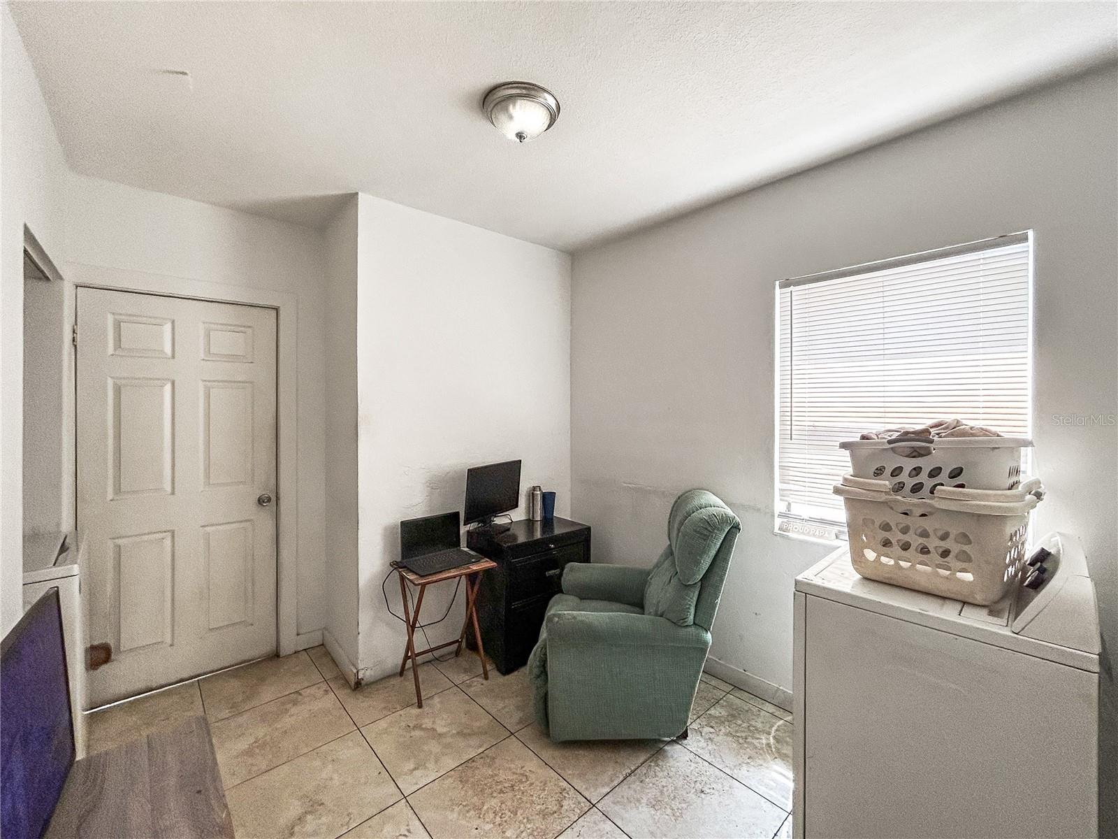 Listing photo id 8 for 1234 17th Street N